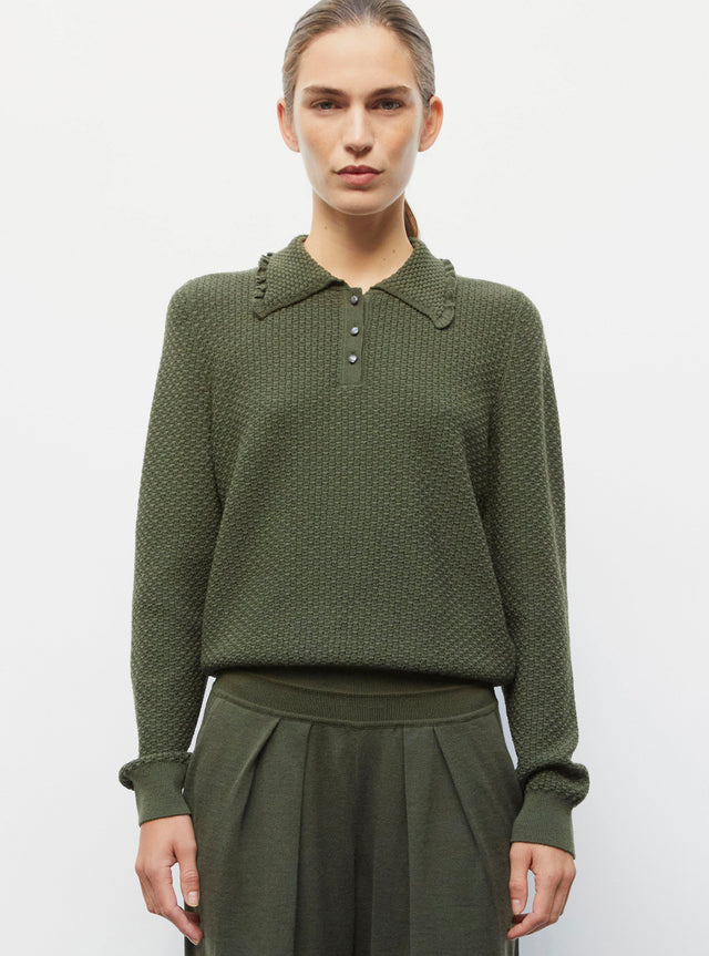 fine knit top with a flounced collar - Image principale
