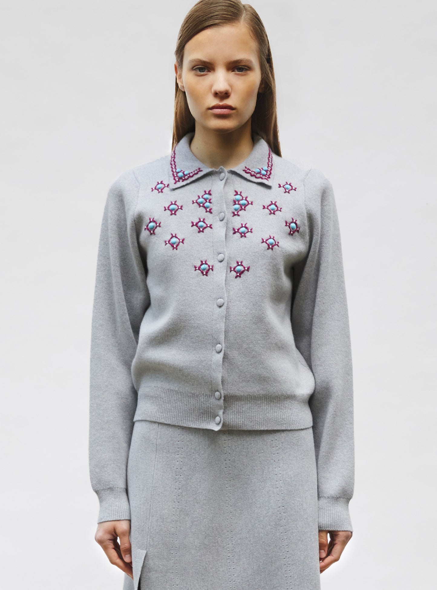 Cardigan maille brodé main Gris souris - Vêtement en maille de luxe Molli