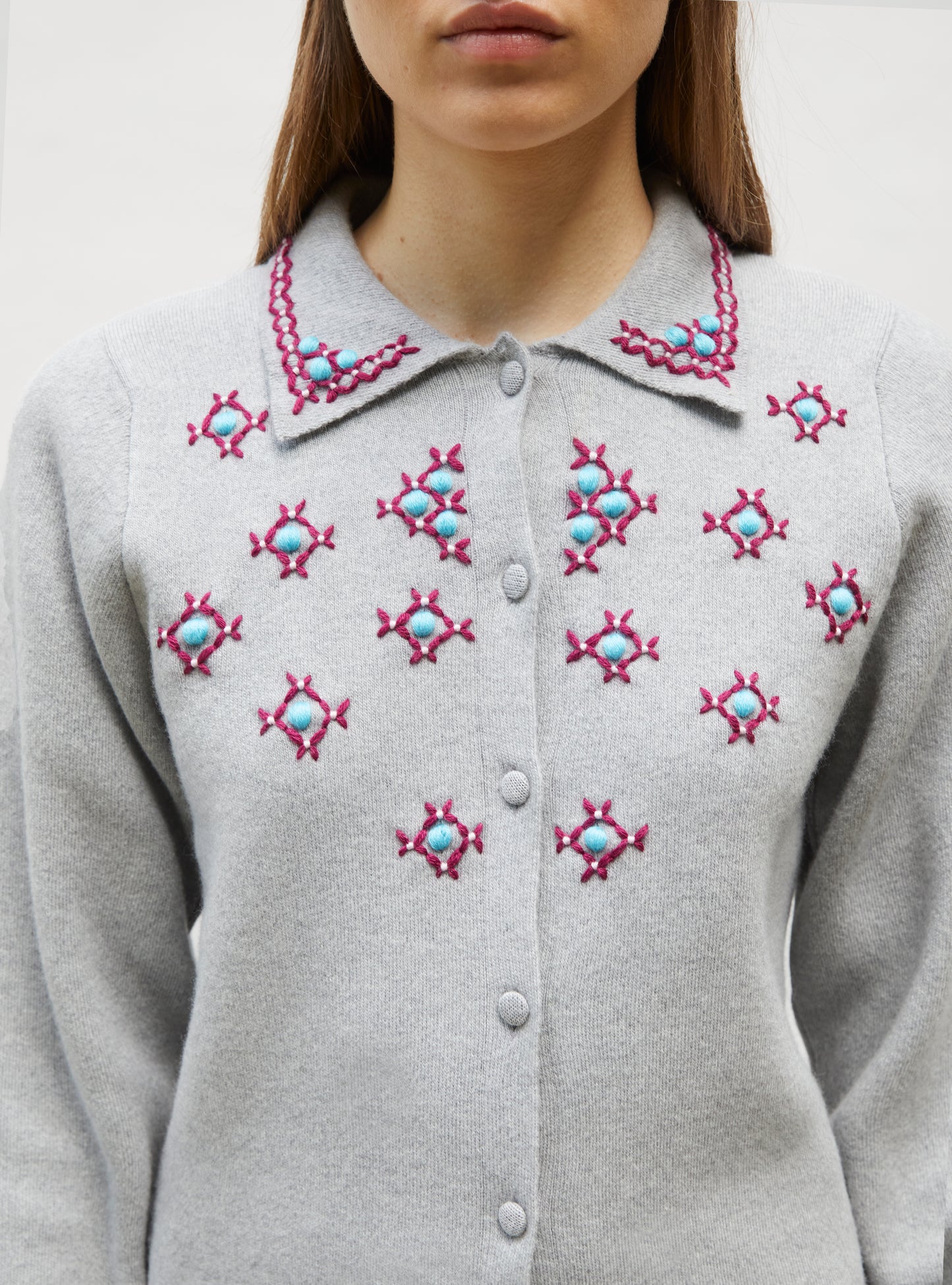 Cardigan maille brodé main Gris souris - Vêtement de luxe femme