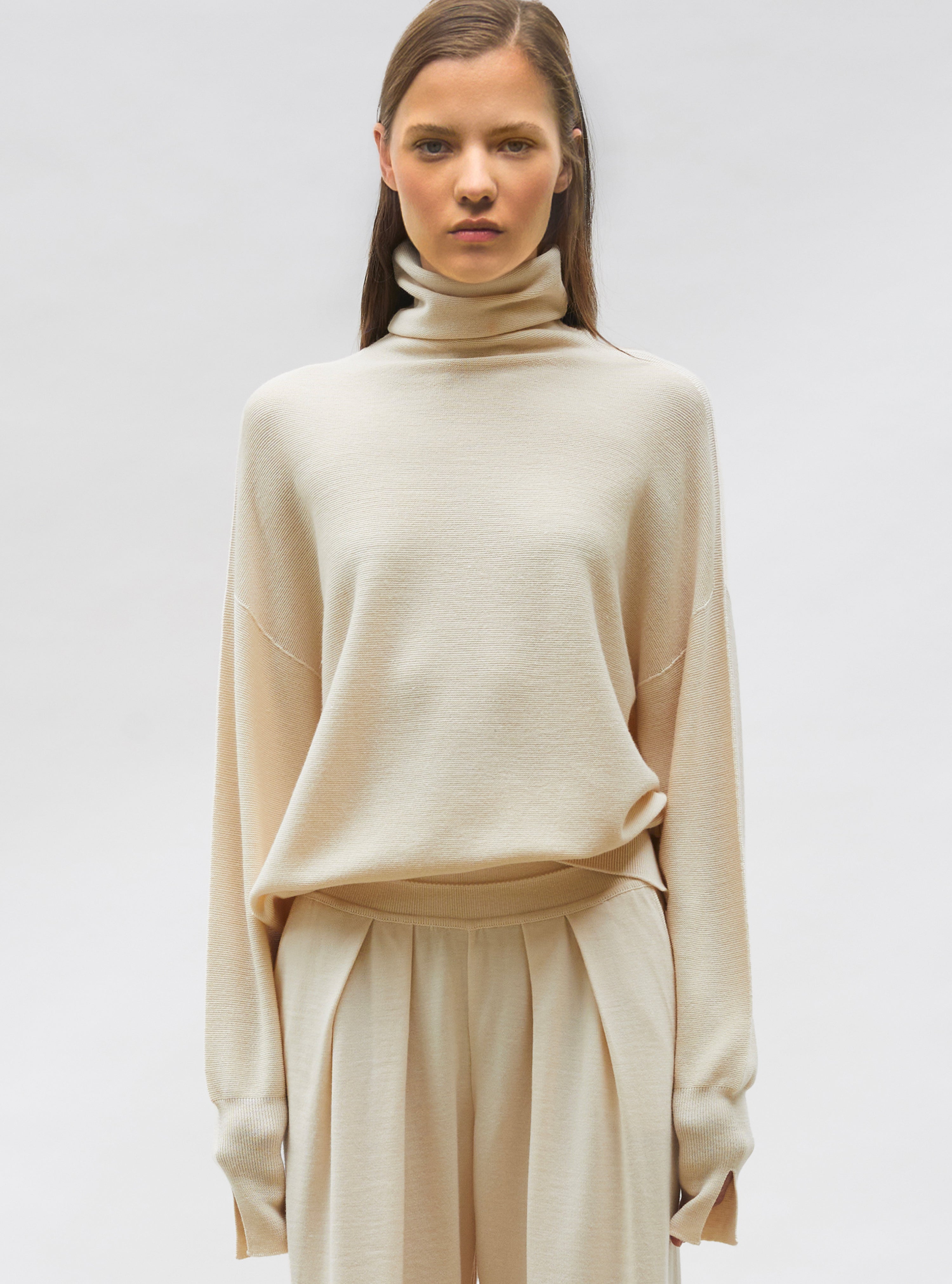 Top fin oversize à col montant Dune - Vêtement en maille de luxe Molli