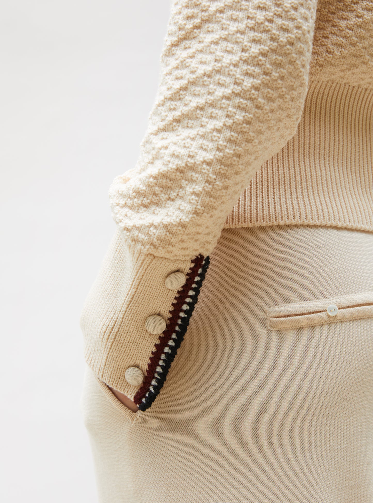 Tops de luxe femme - Veste maille brodée main Dune