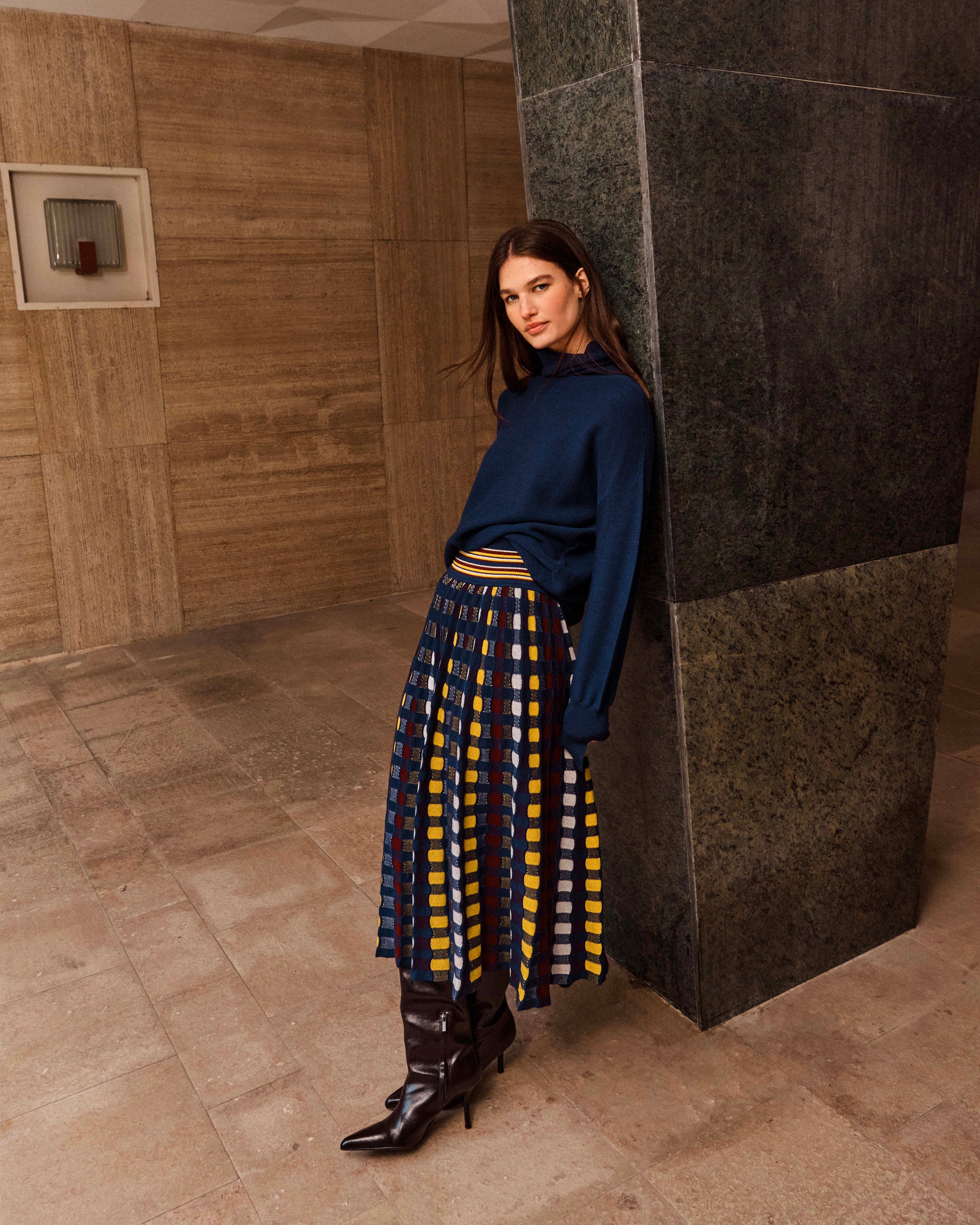 Top fin maille point mousse col montant Indigo - Vêtement de luxe femme