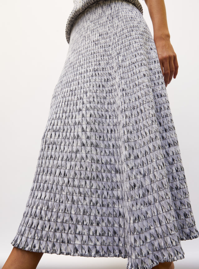 fluid skirt in an origami knit - Image principale
