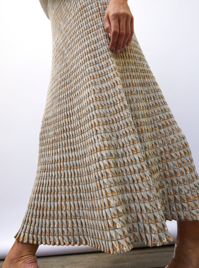 fluid skirt in an origami knit - Image principale