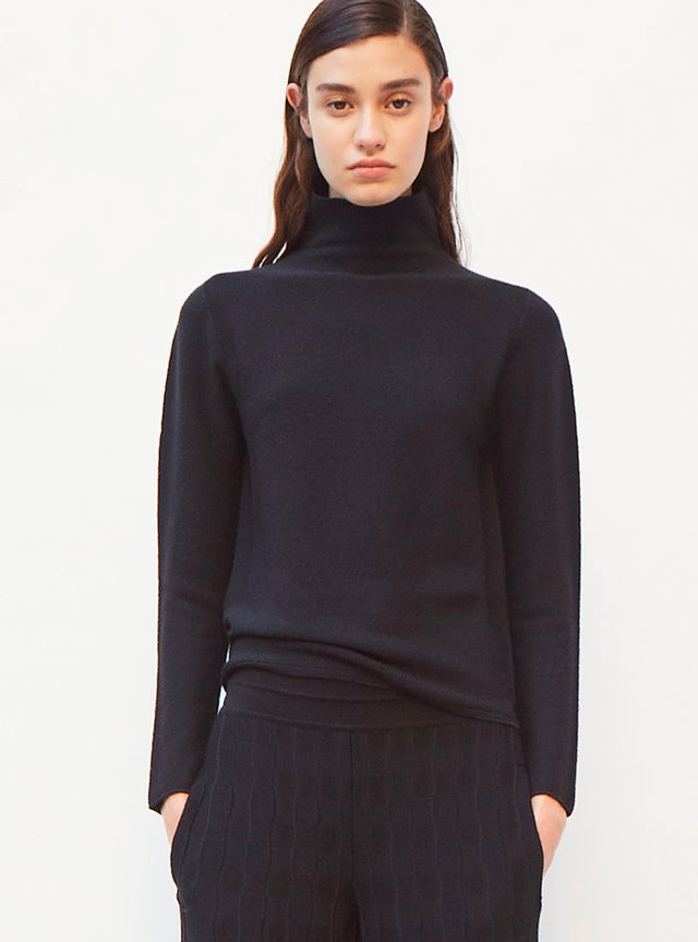 fine top with high collar - Image principale