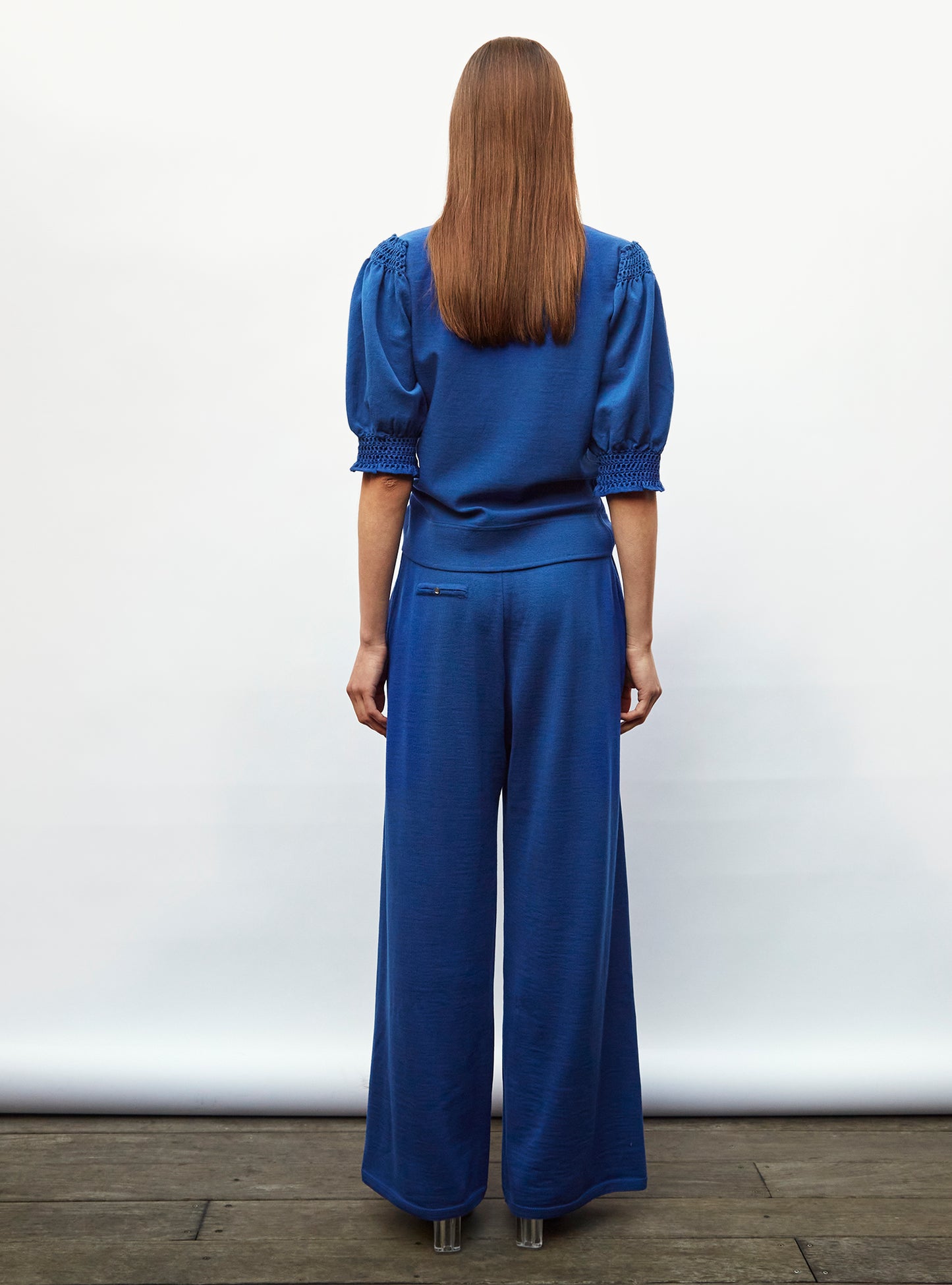 Tops de luxe femme - Top à détails en maille smockée bleu roi