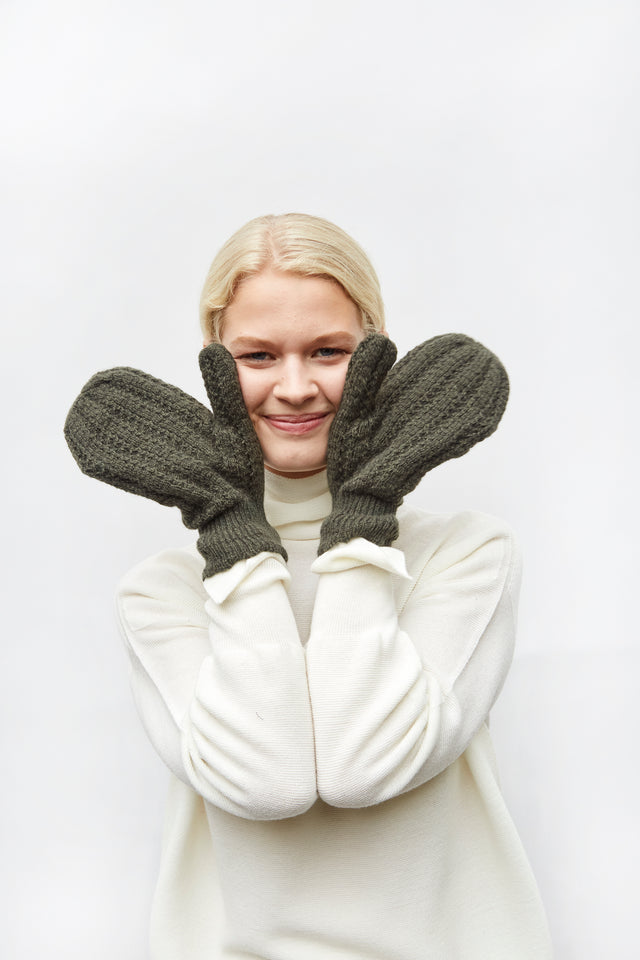 cable knit mittens - Image principale