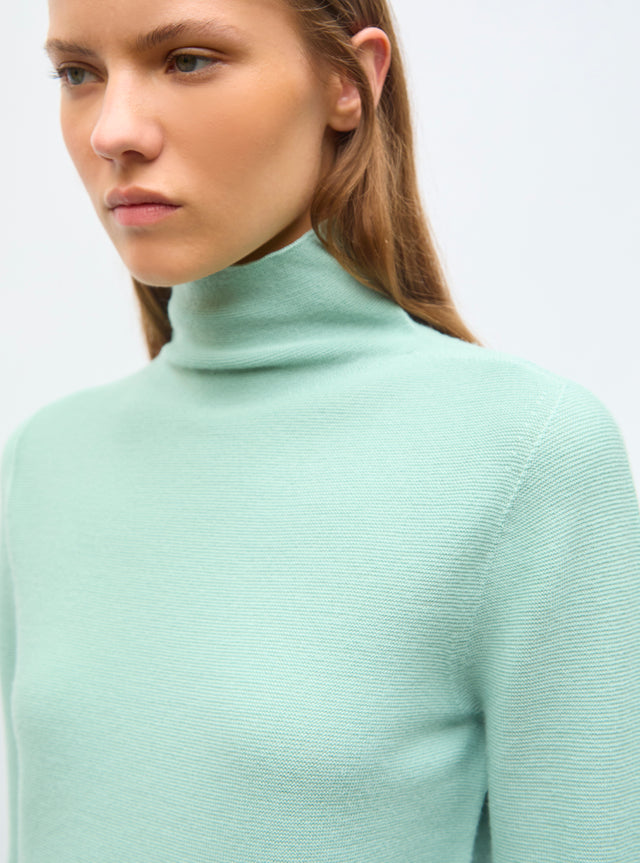 fine top with high collar - Image principale