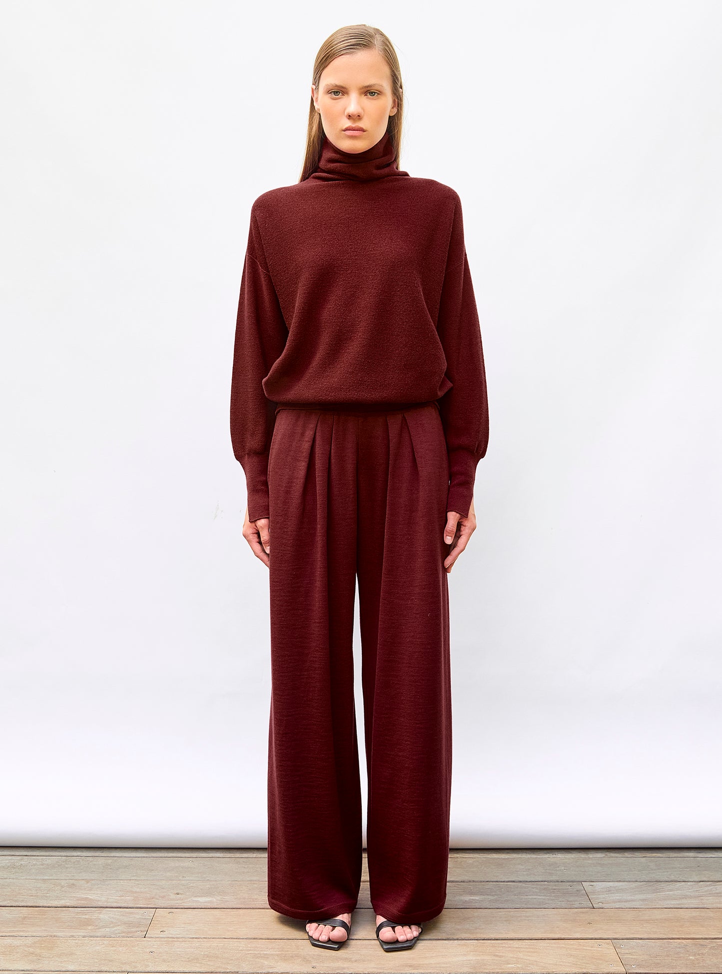 Top fin maille point mousse col montant amarante - Vêtement de luxe femme