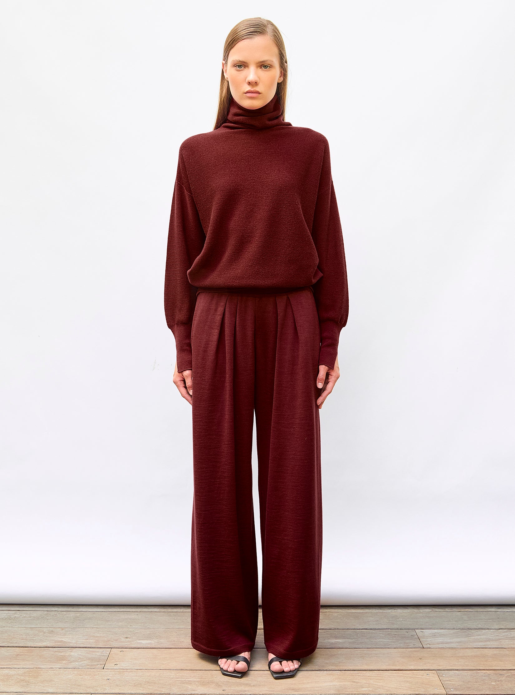 Top fin maille point mousse col montant amarante - Vêtement de luxe femme