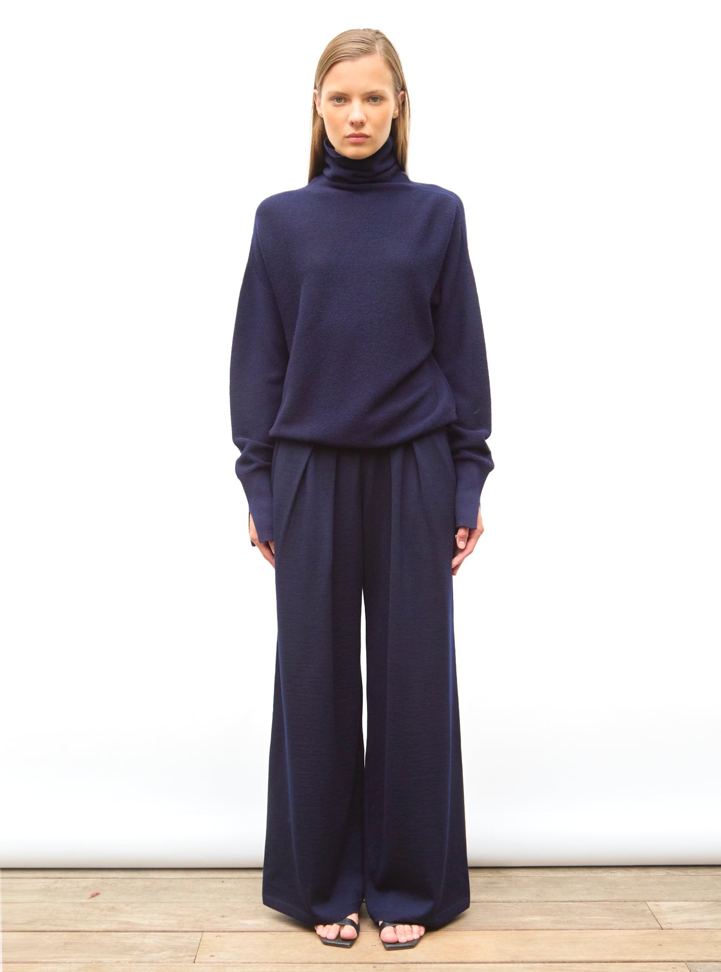 Top fin maille point mousse col montant Indigo - Vêtement en maille de luxe Molli