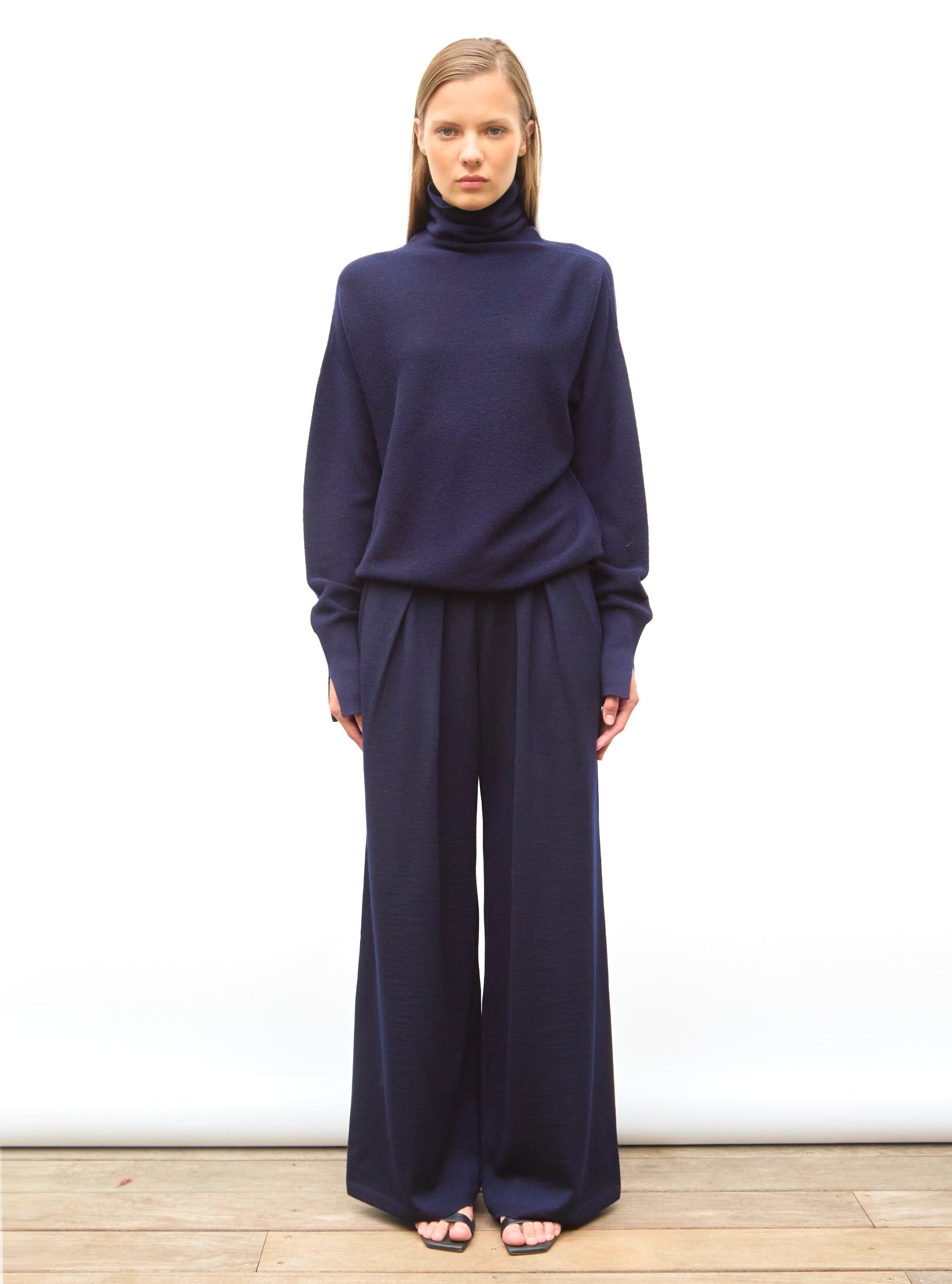 Top fin maille point mousse col montant Indigo - Vêtement en maille de luxe Molli