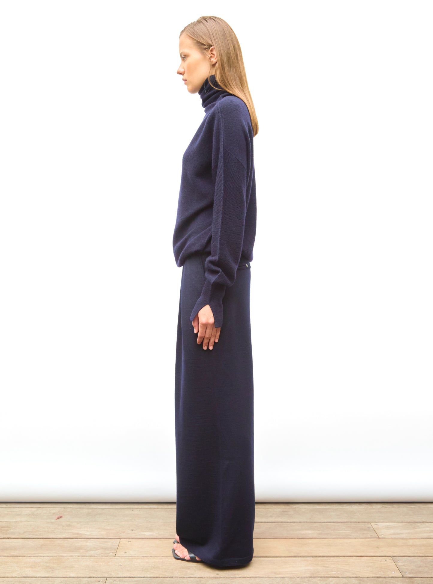 Top fin maille point mousse col montant Indigo - Top de luxe