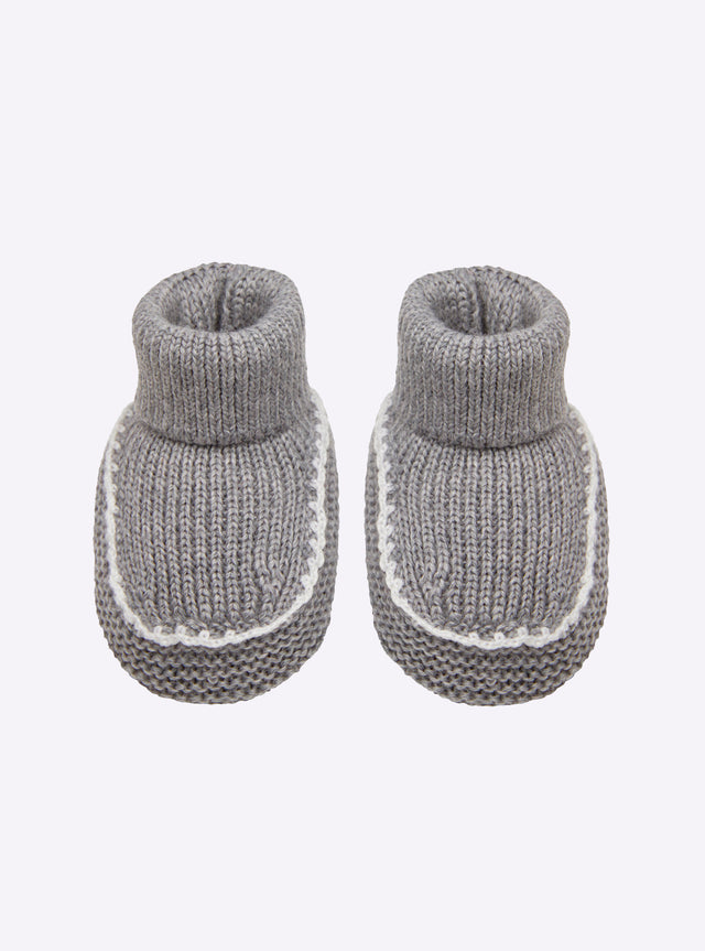 baby slippers with crochet finishes - Image principale
