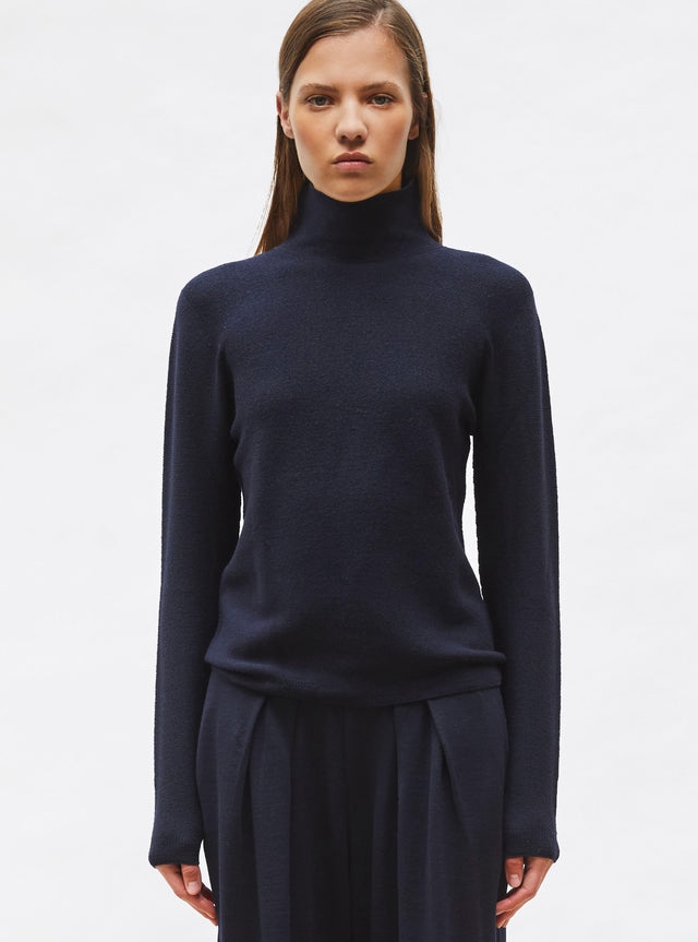 fine top with high collar - Image principale