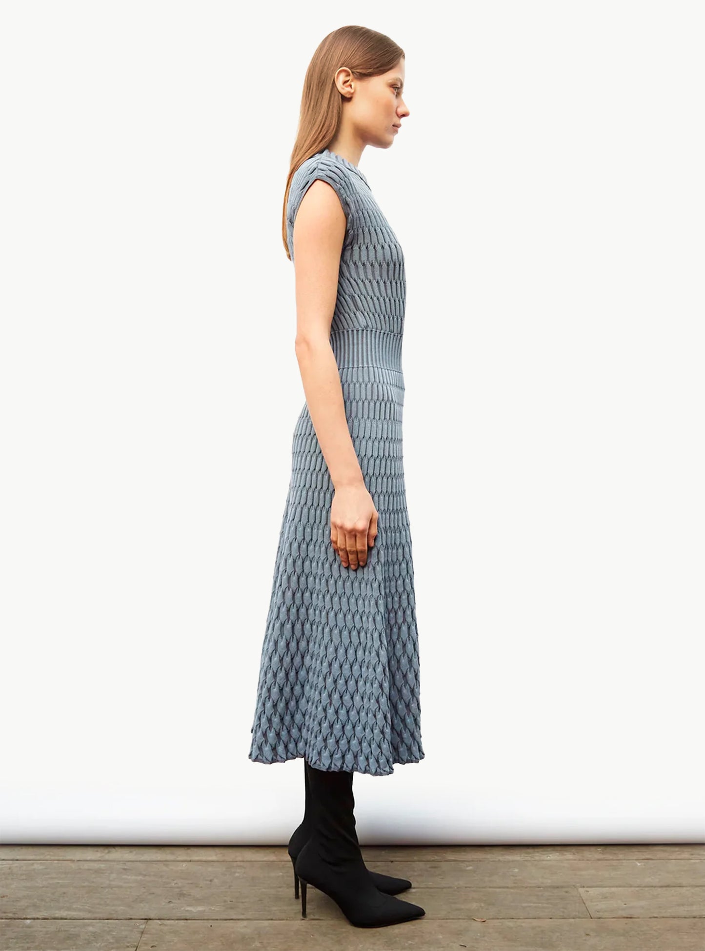 Robes de luxe femme - Robe longue en maille zellige acier ciel gris