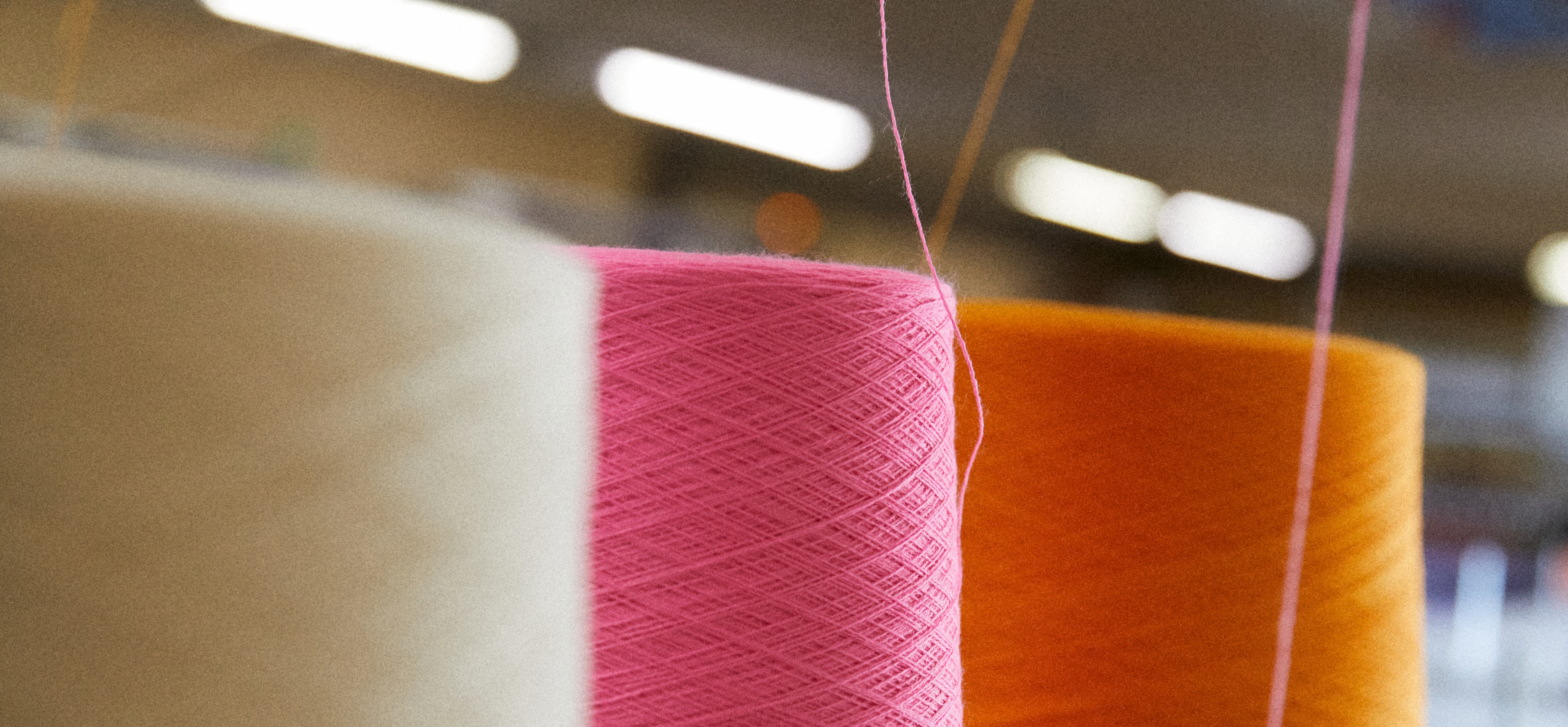 fils colorés pour tisser des vêtements en maille fine