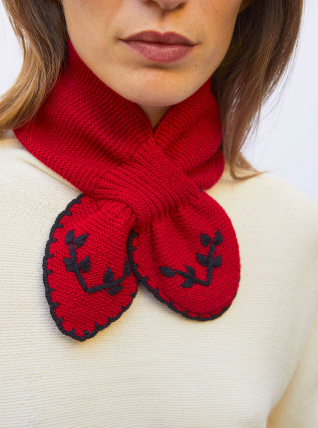 Hand-embroidered neck scarf - Image principale