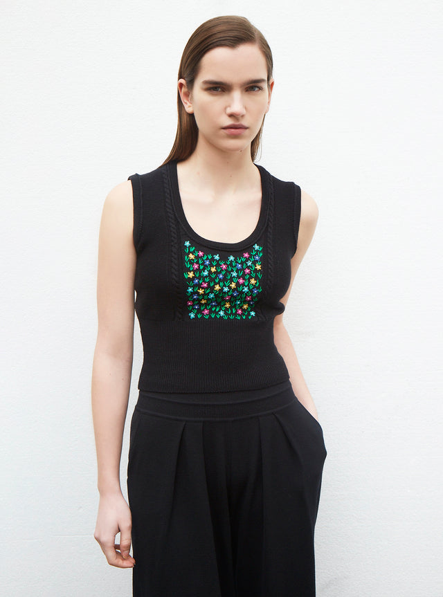 hand-embroidered sleeveless knit top - Image principale