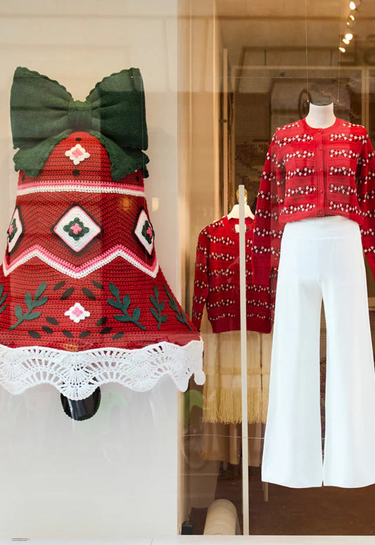 Vitrine magasin Molli : Vêtements en maille fine sur portant