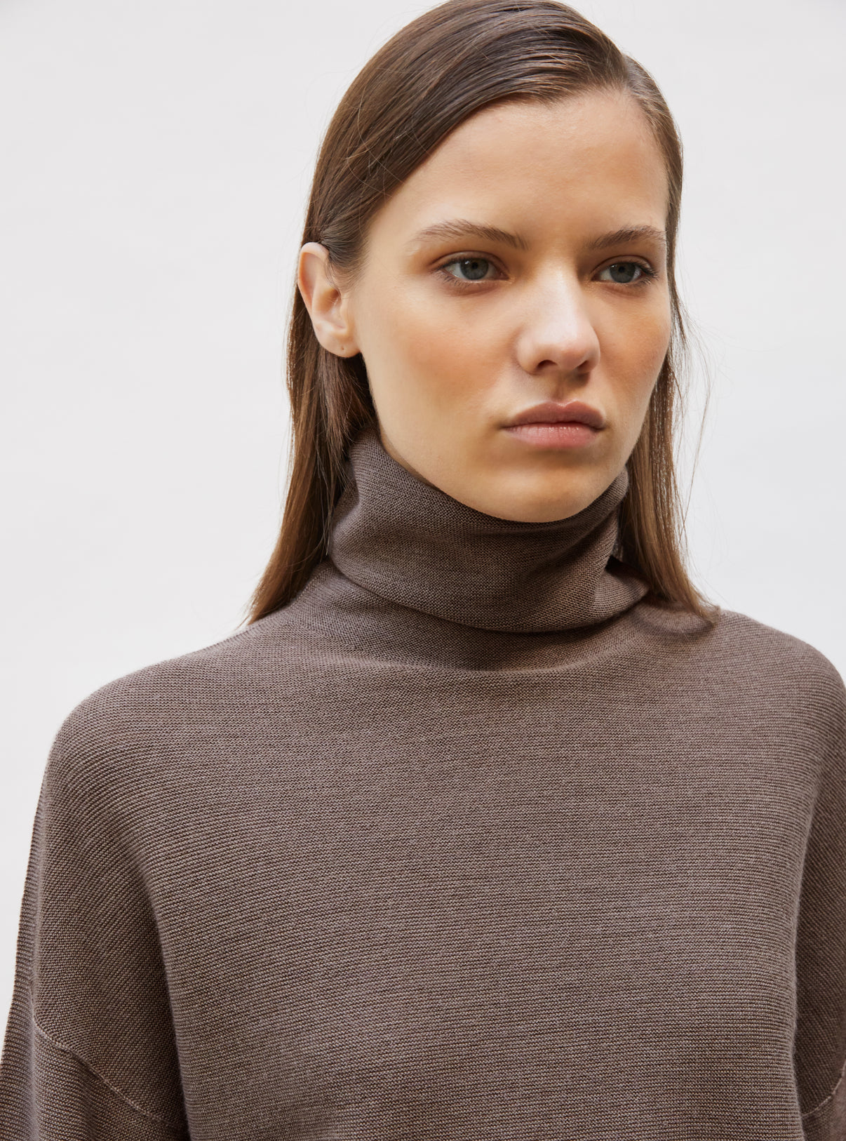 Top fin oversize à col montant Châtaigne - Vêtement de luxe femme