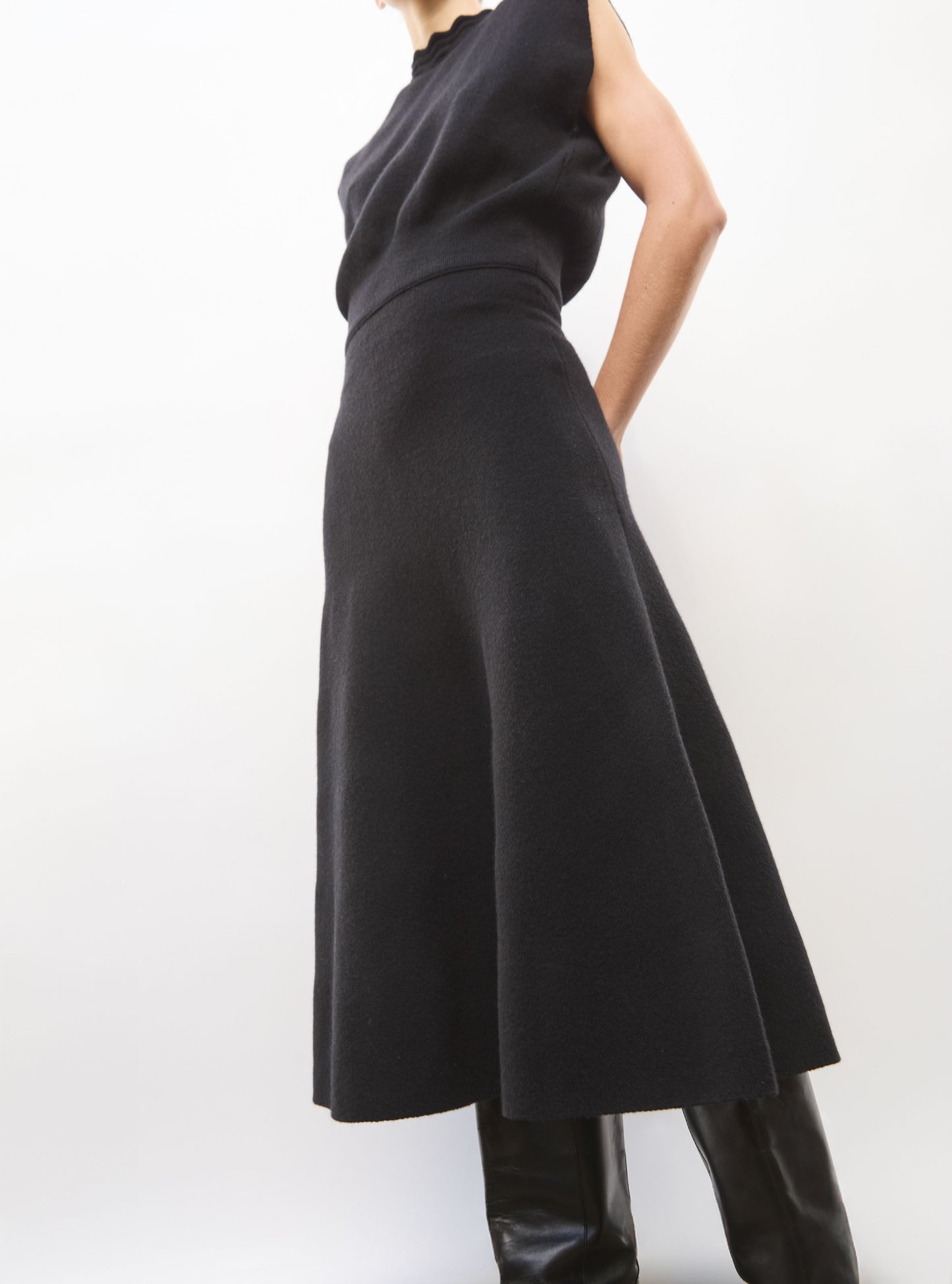 Robe en maille de luxe Molli - Robe couture col croquet noir profond