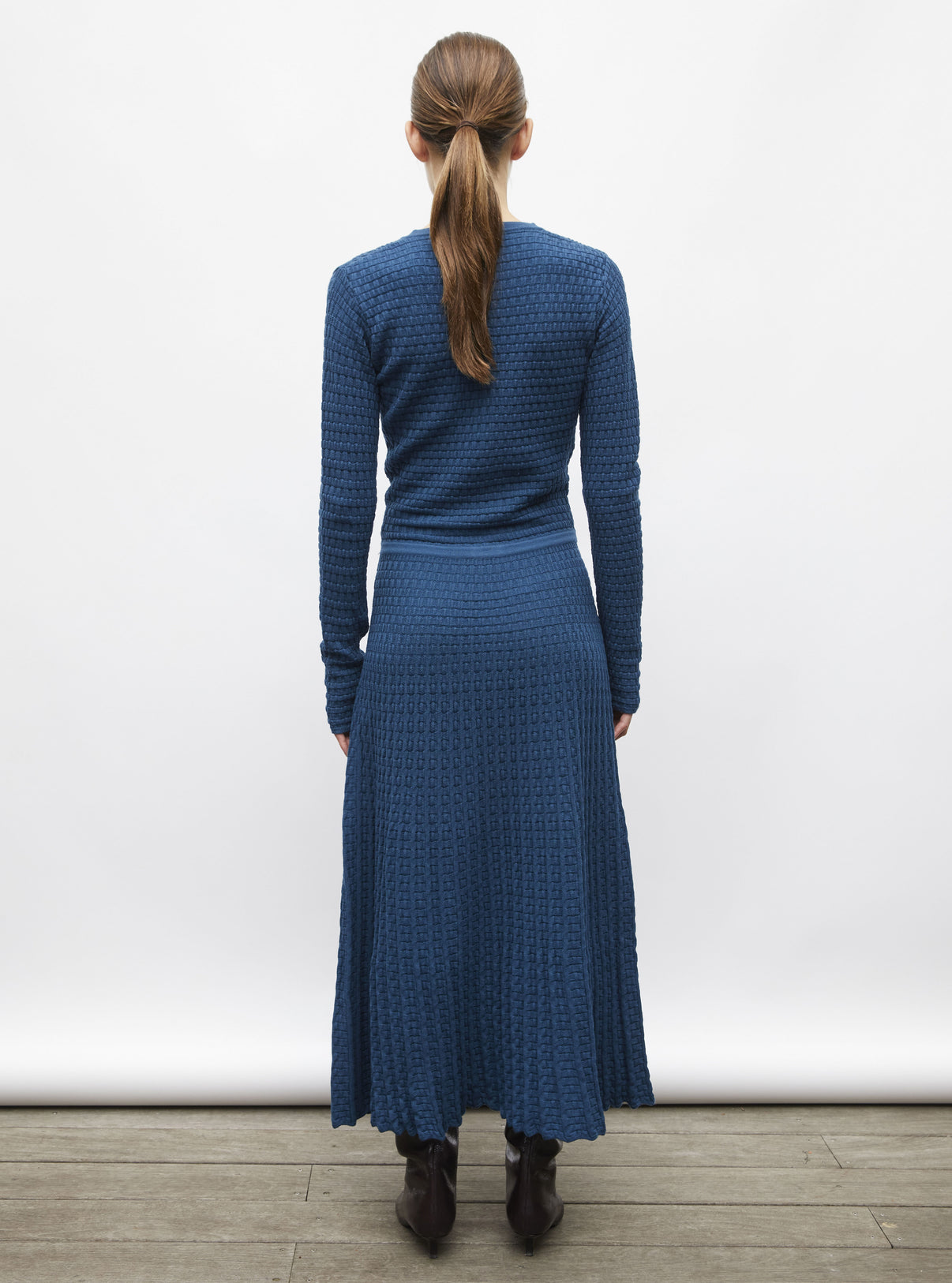 Robe fluide maille cannage noir profond nuit - Vêtement de luxe femme