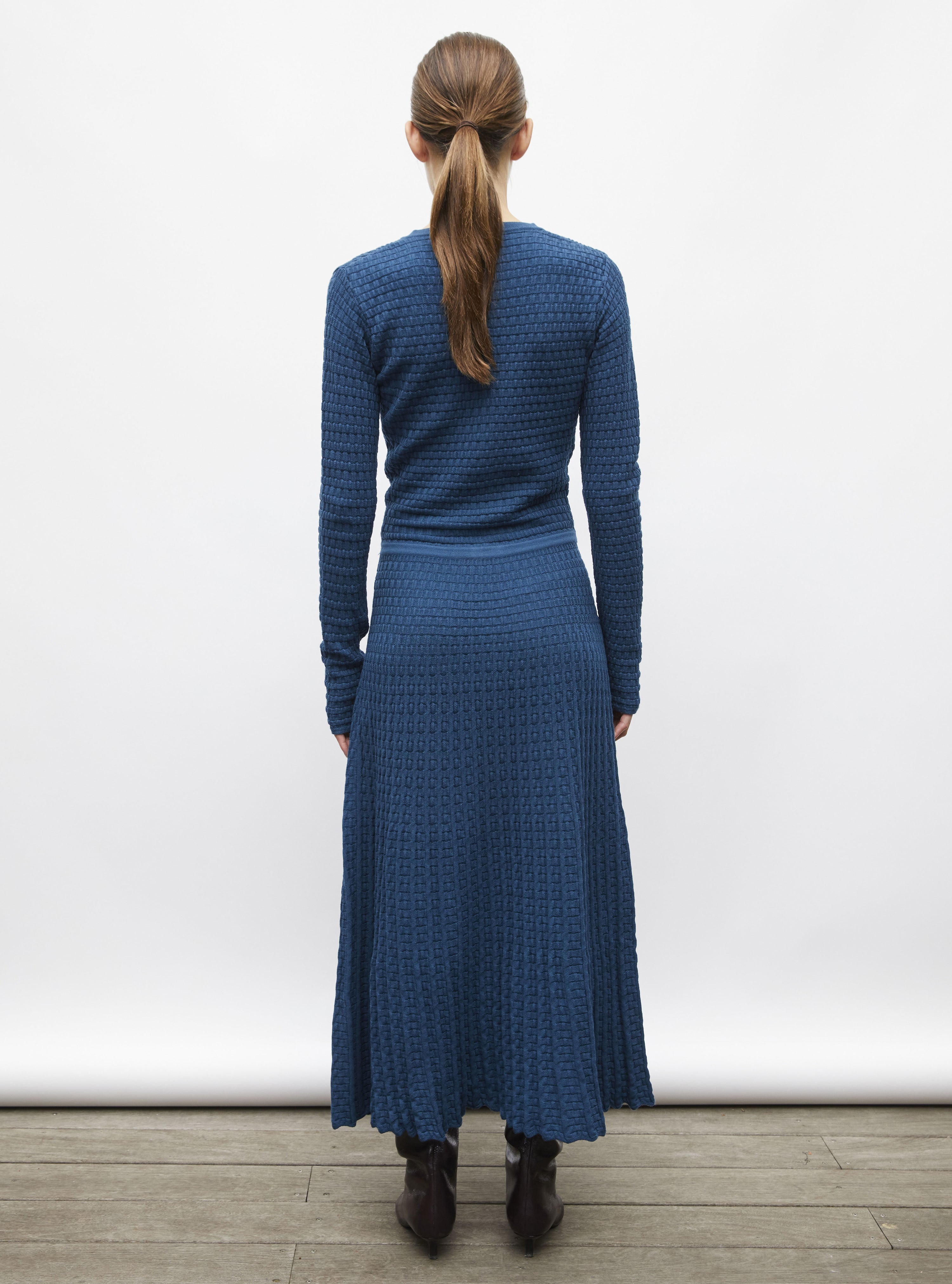 Robe fluide maille cannage noir profond nuit - Vêtement de luxe femme