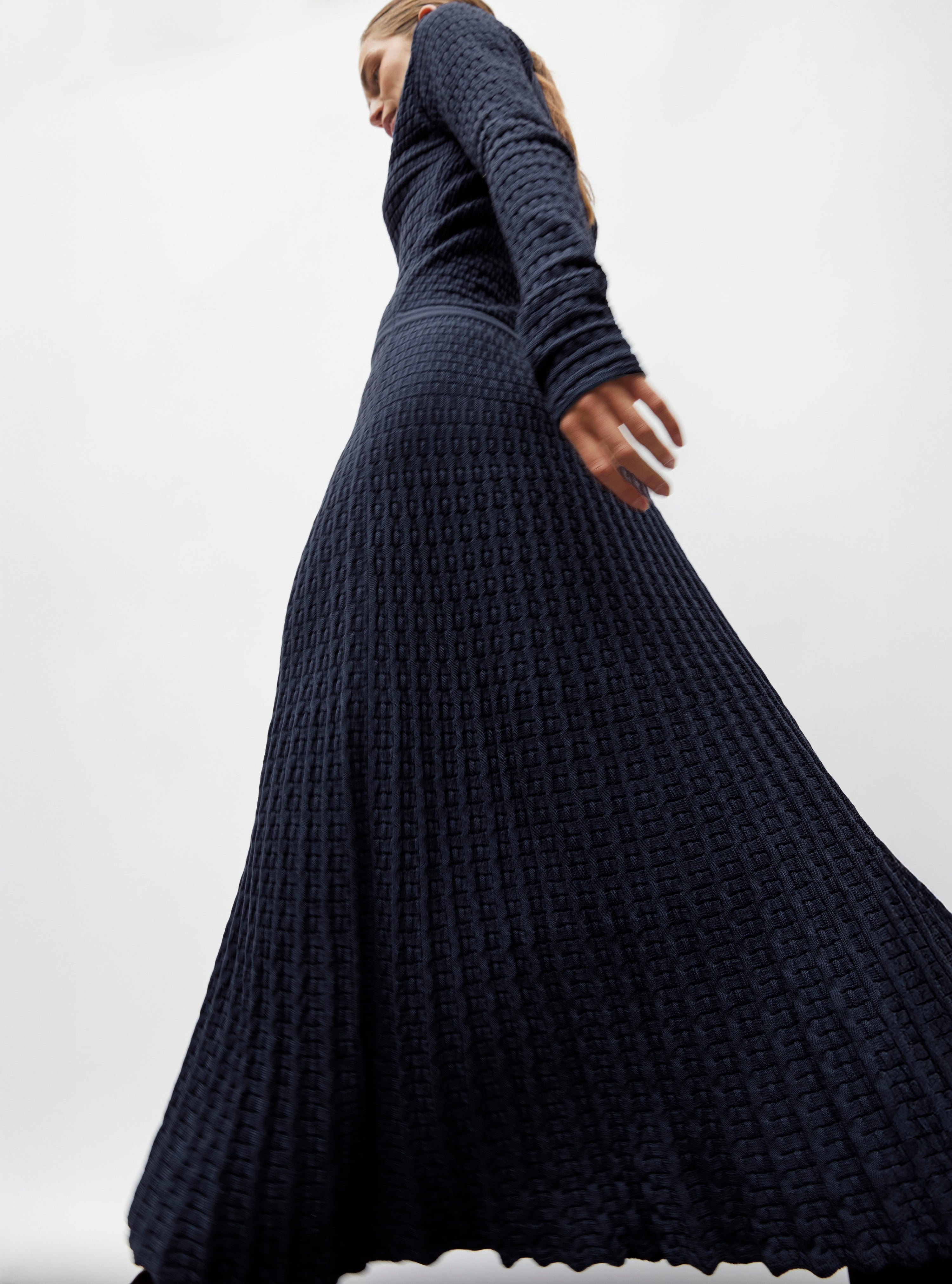 Robe en maille de luxe Molli - Robe fluide maille cannage noir profond nuit