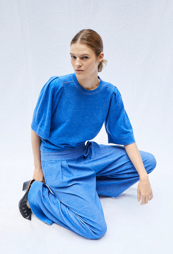 tops <em>discover</em> Molli