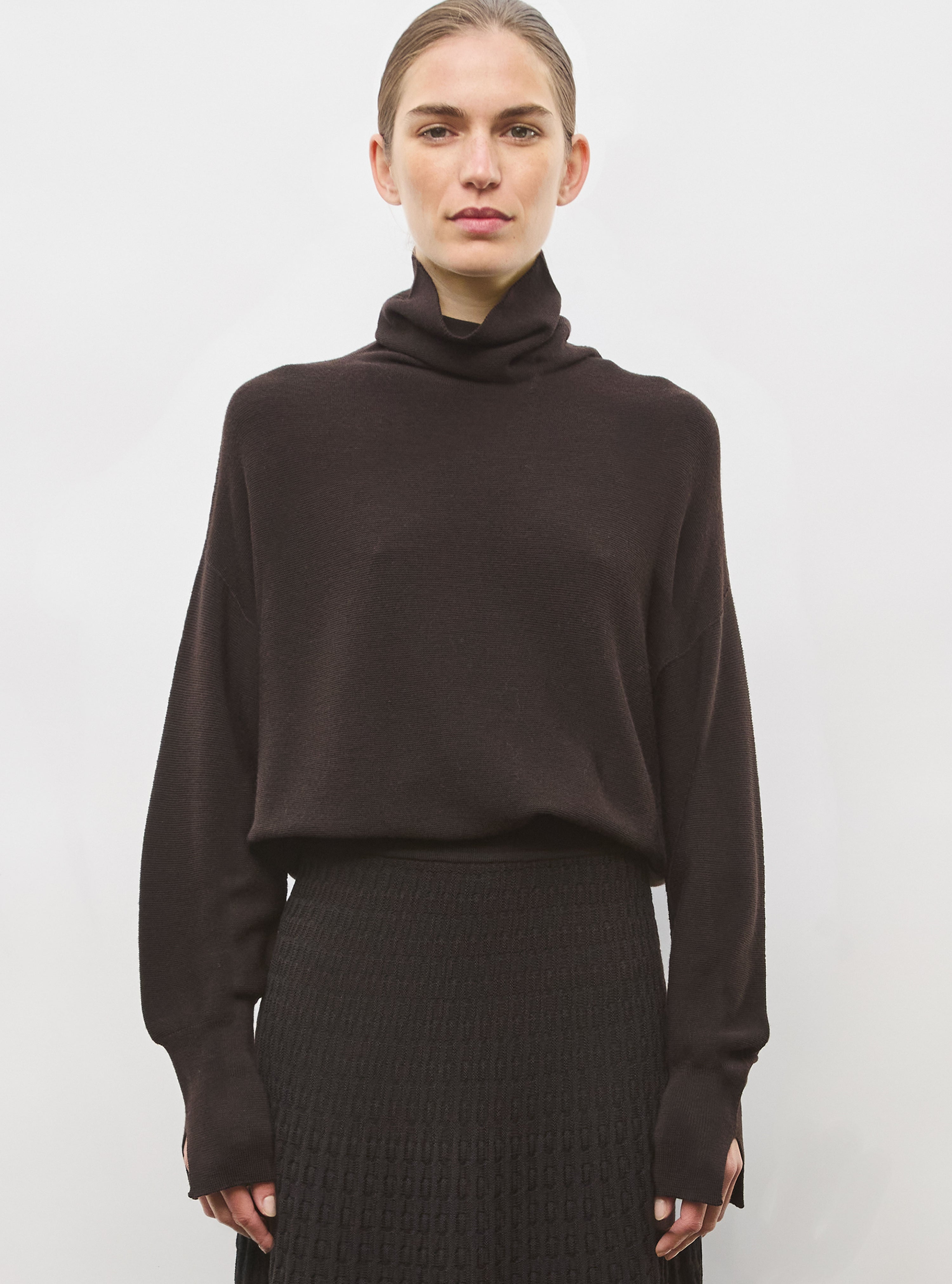 Pull fin col montant ebene - Vêtement de luxe femme