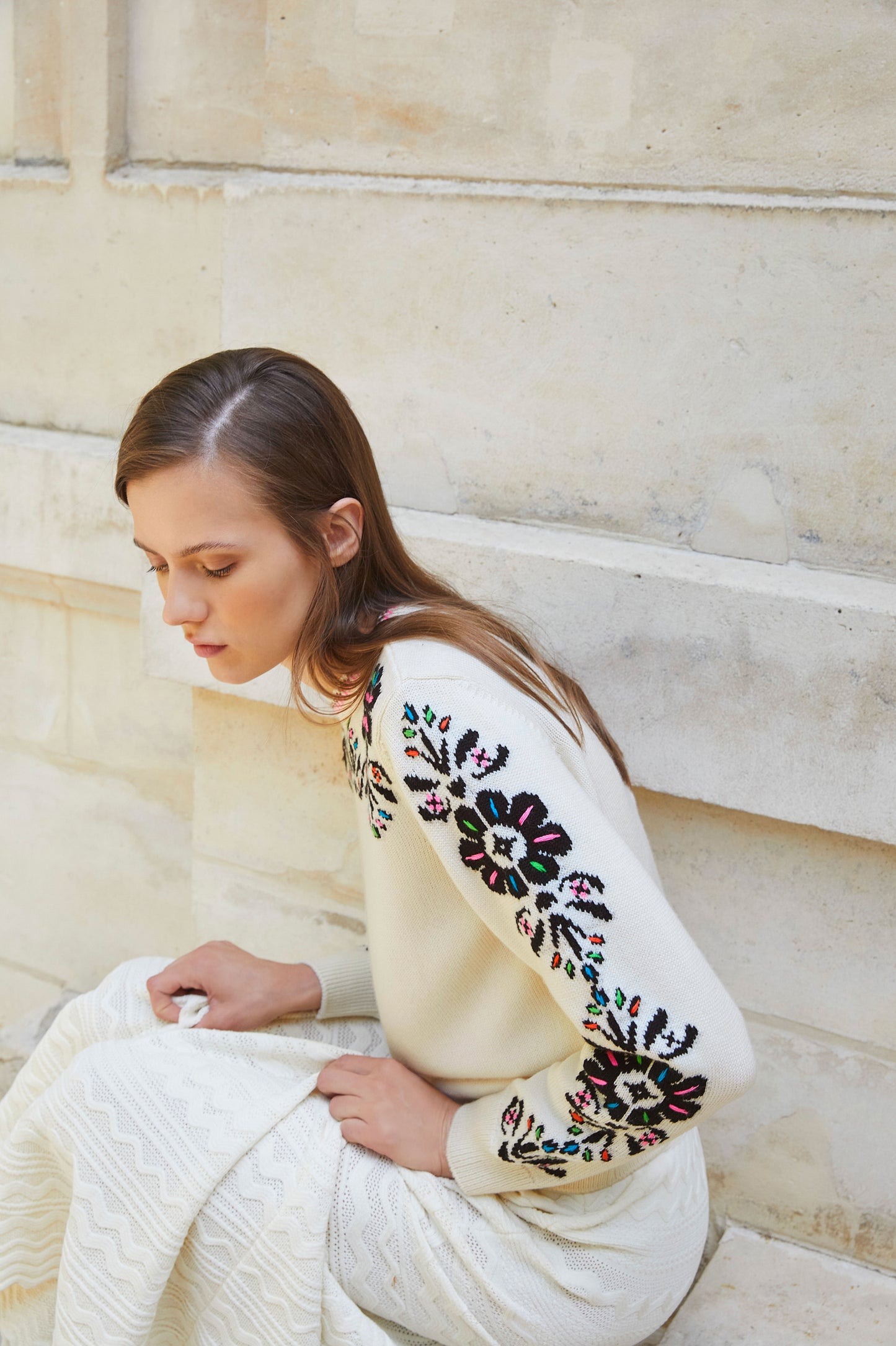 Top maille florale brodé main Naturel Naturel noir profond - Vêtement en maille de luxe Molli