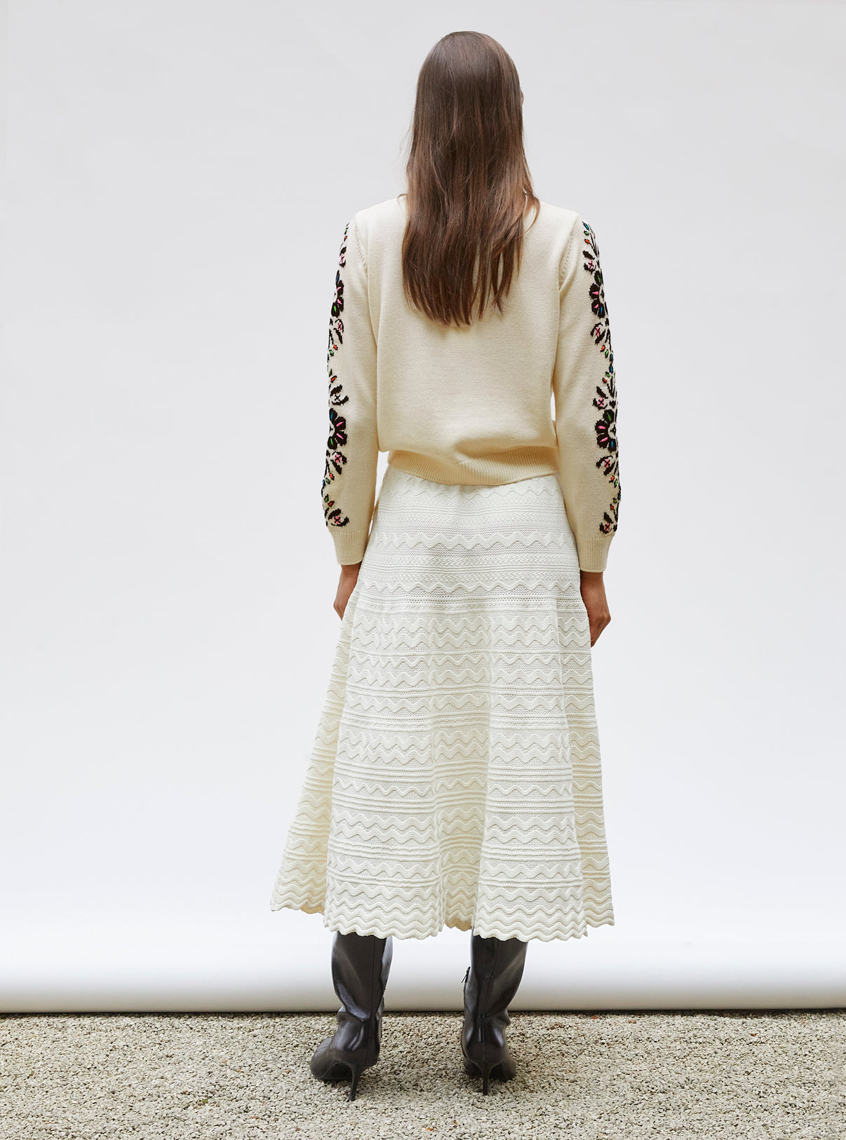 Top maille florale brodé main Naturel Noir profond  - Vêtement de luxe femme