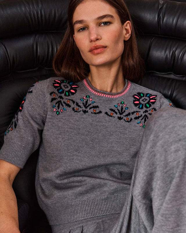 knit top with hand-embroidered flowers - Image principale