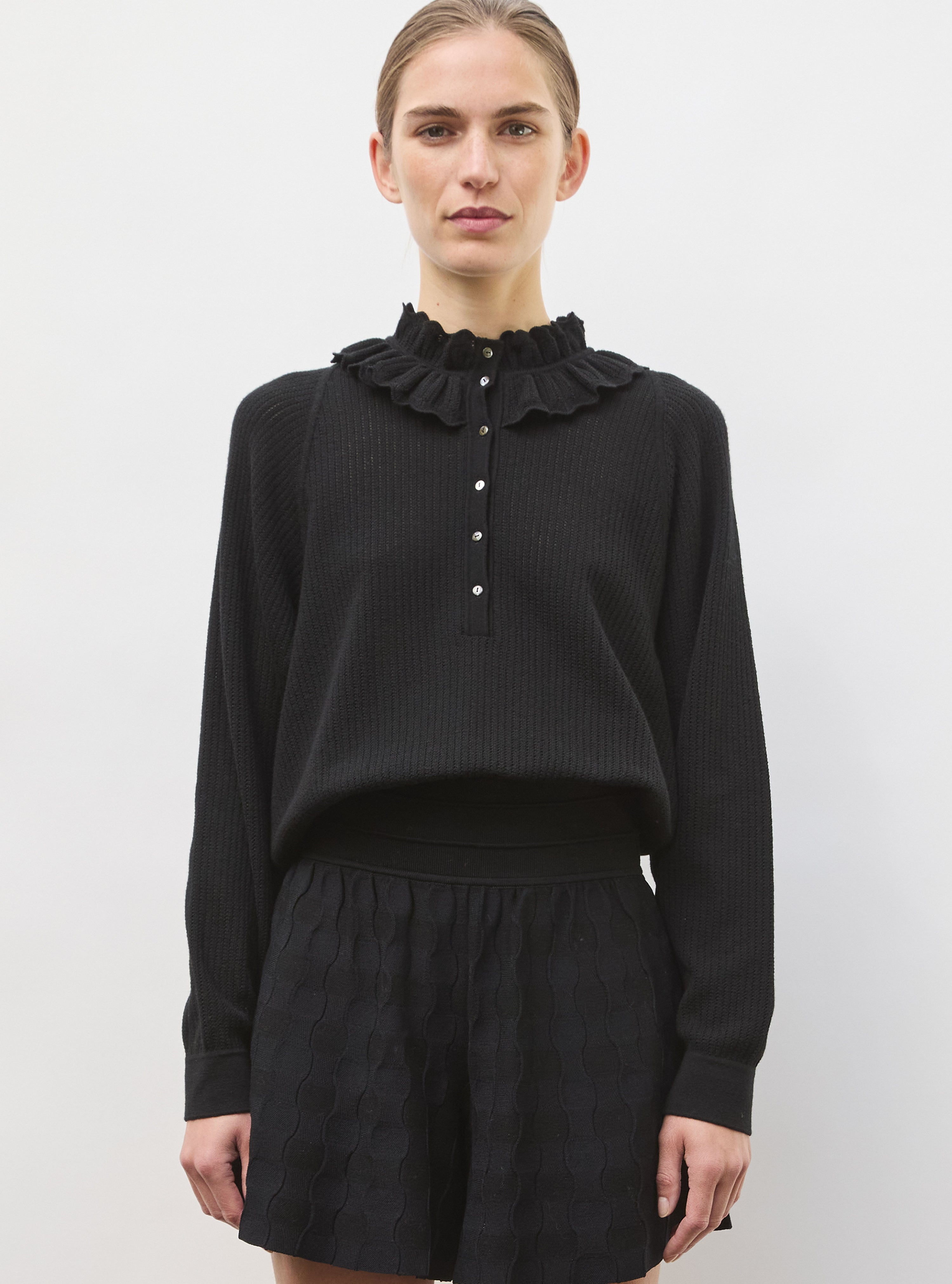 Top ample col volanté noir profond - Vêtement de luxe femme