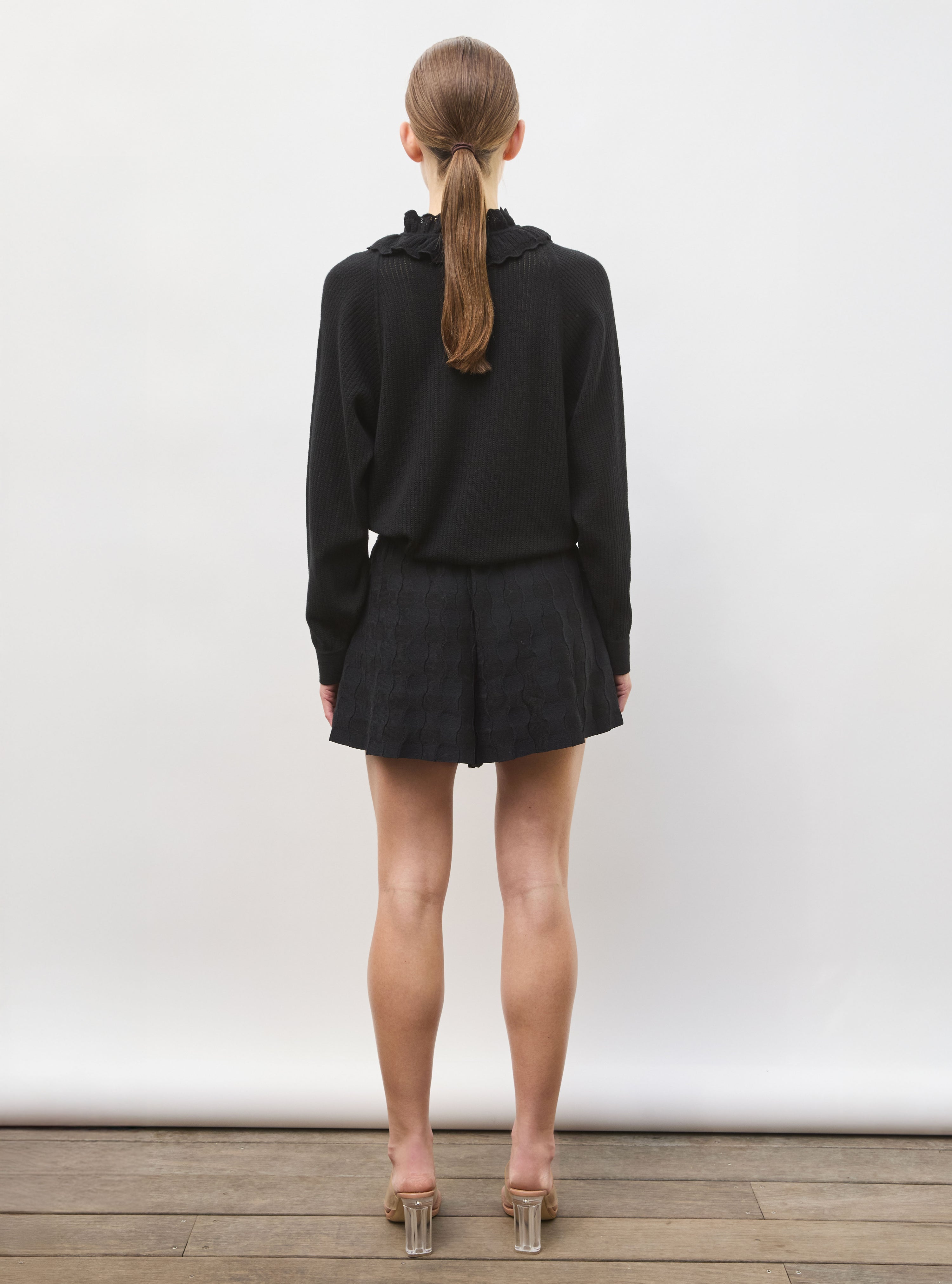 Top de luxe femme - Top ample col volanté noir profond
