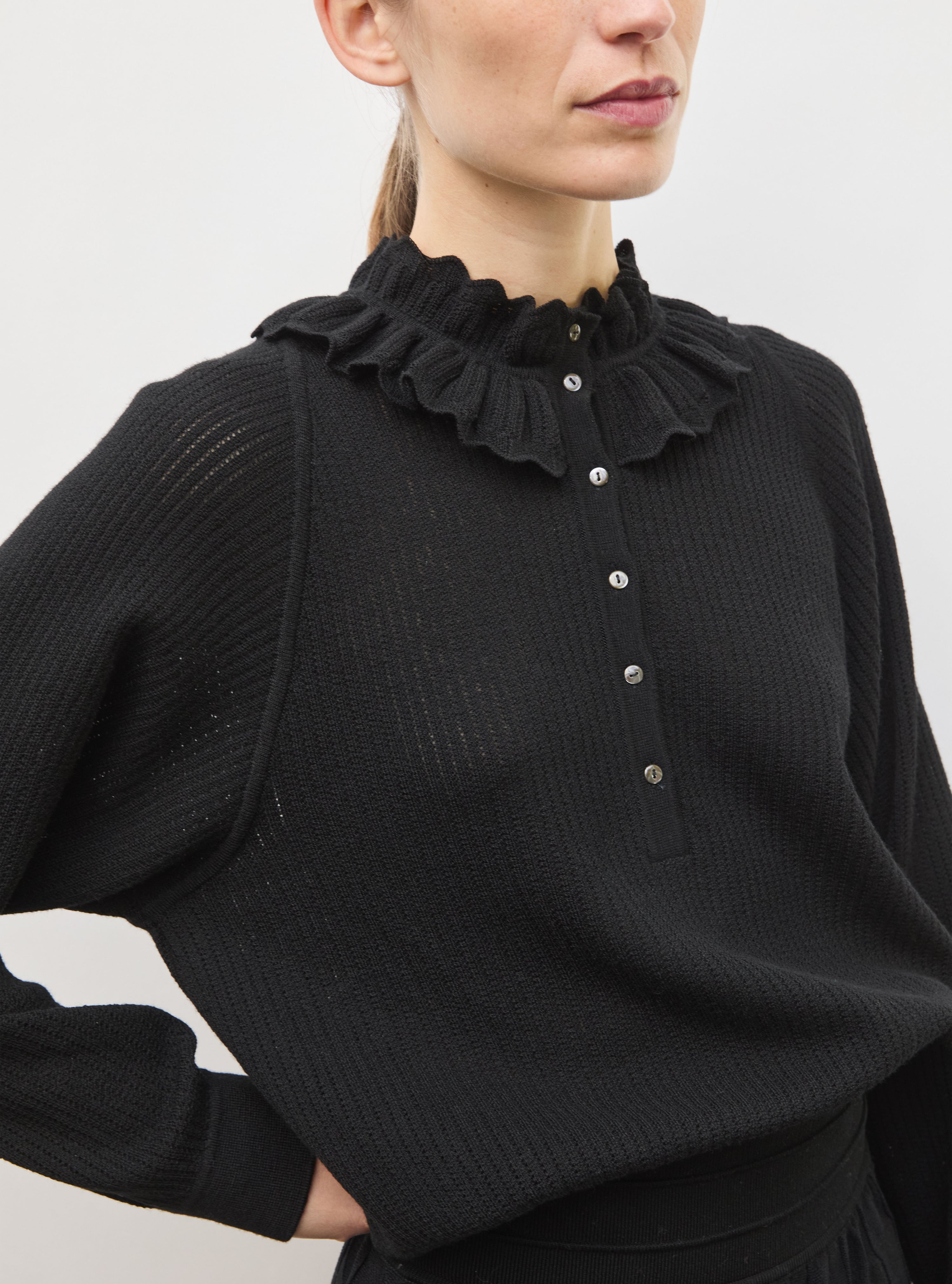 Top en maille de luxe Molli - Top ample col volanté noir profond