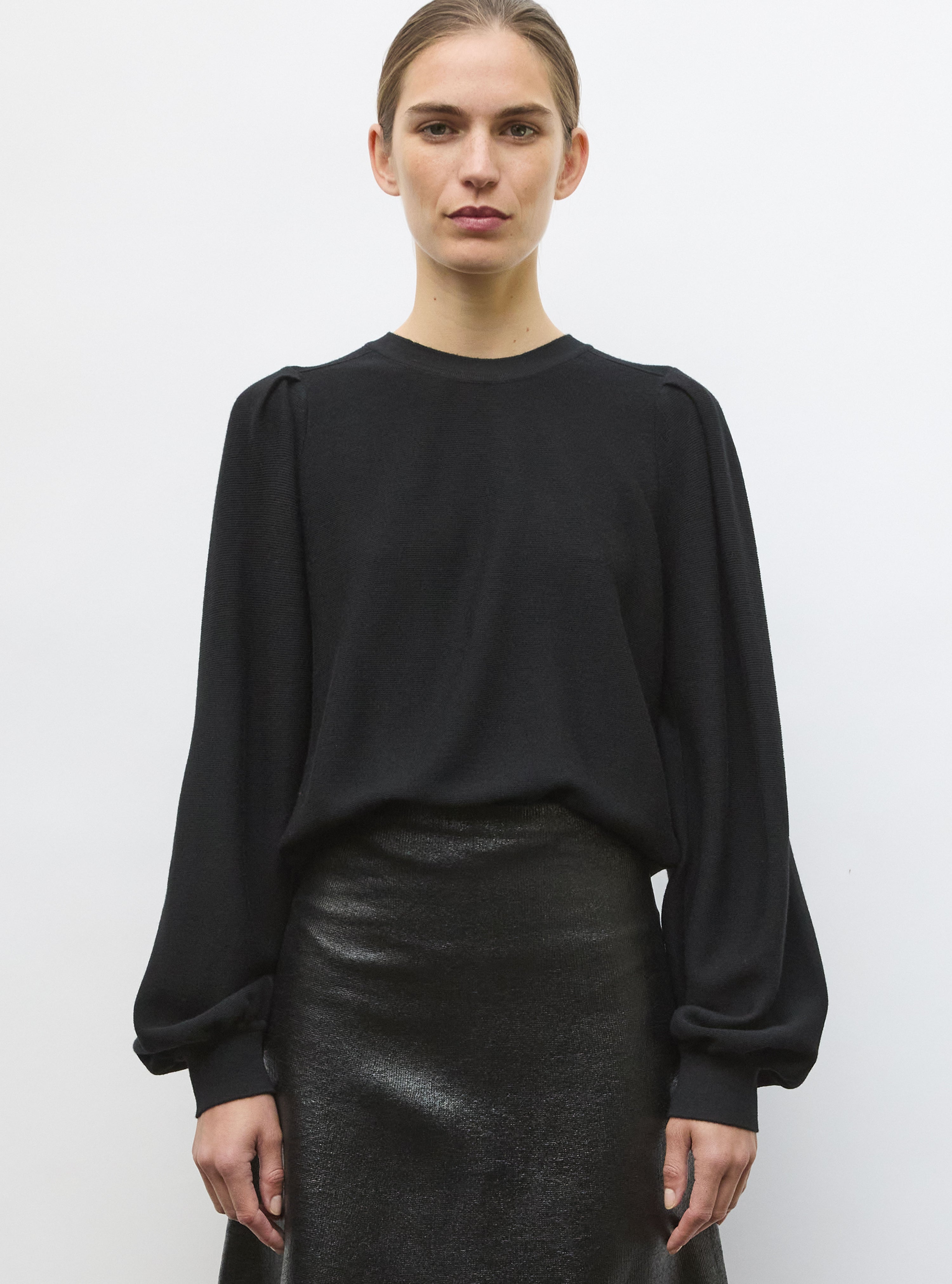 Pull fin manches froncées  noir profond - Vêtement de luxe femme