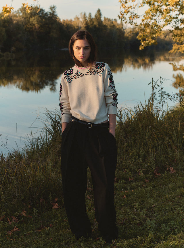 knit top with hand-embroidered flowers - Image principale