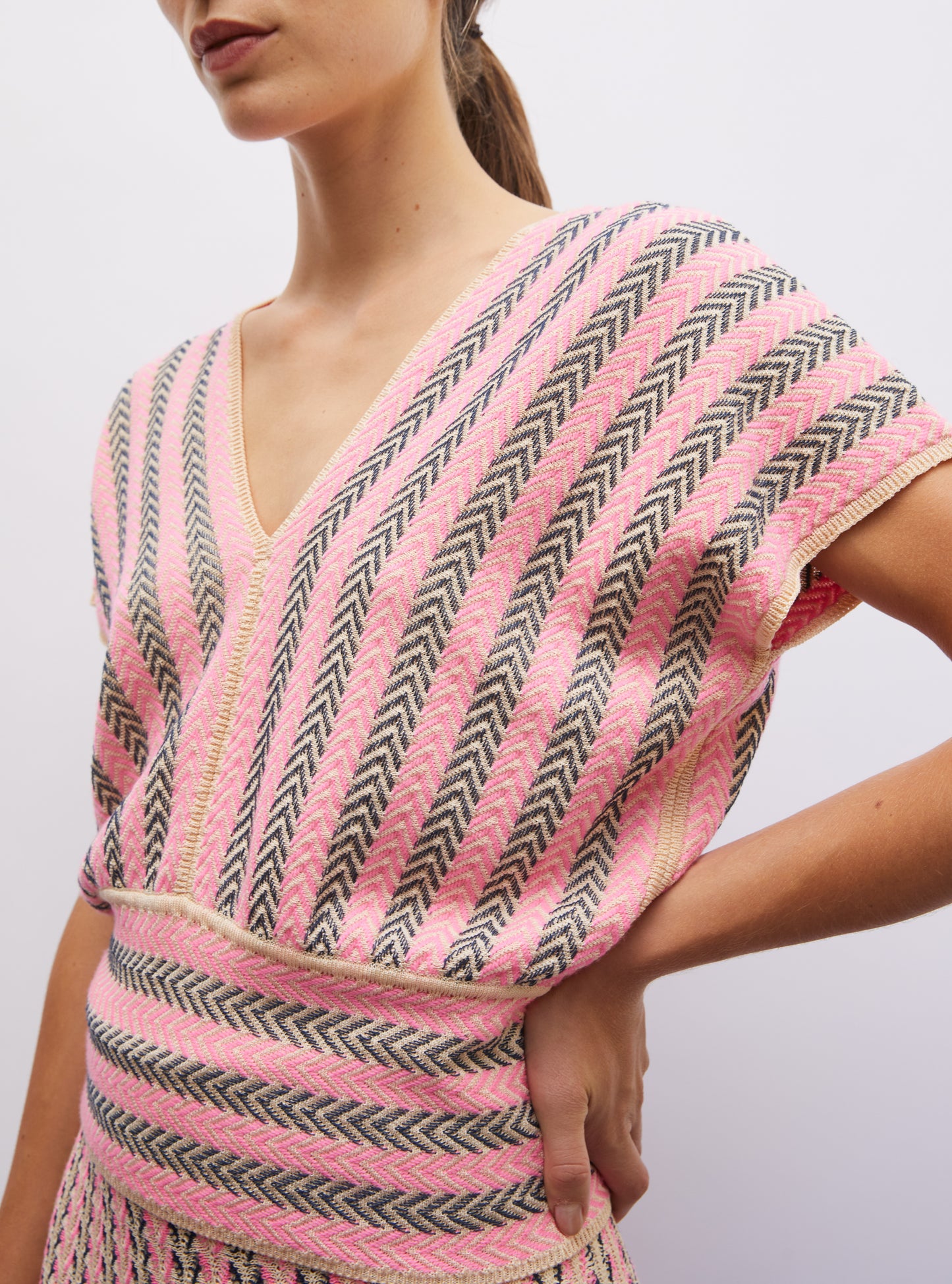 Top en maille de luxe Molli - Top V maille chevron dune-blueberry-rose fluo
