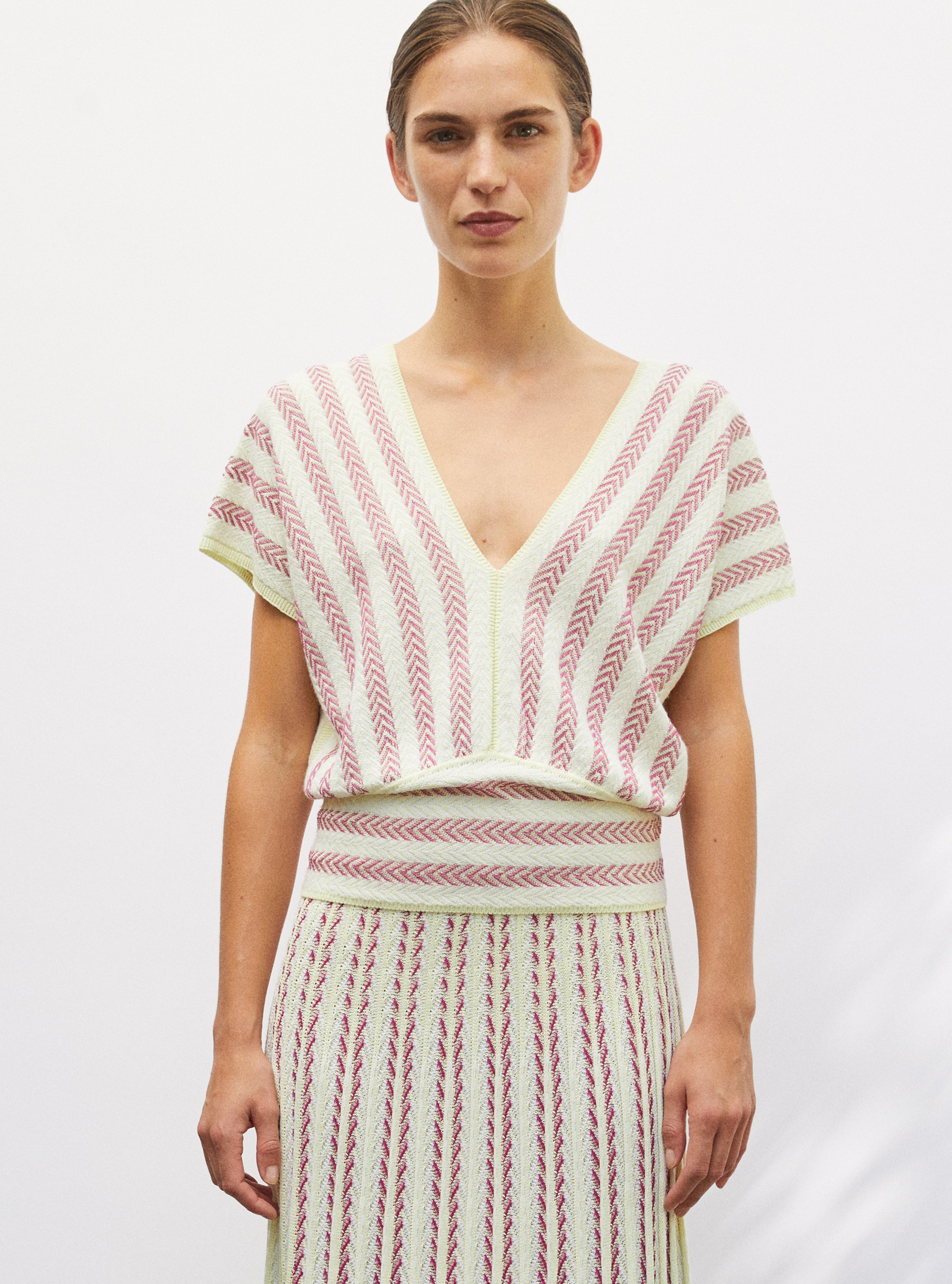 Top V maille chevron paille-bougainvillier-milk - Vêtement en maille de luxe Molli
