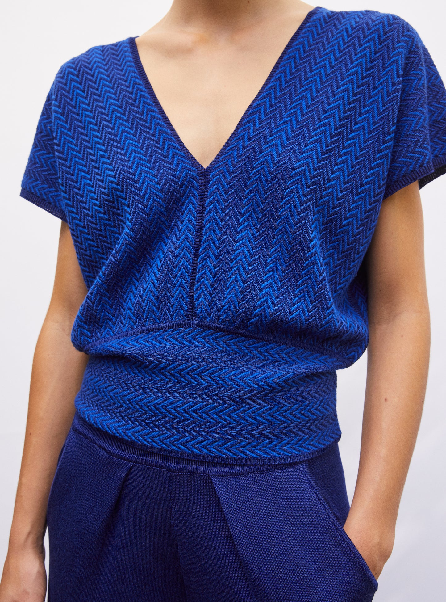 Top V maille chevron bleu faïence - Molli