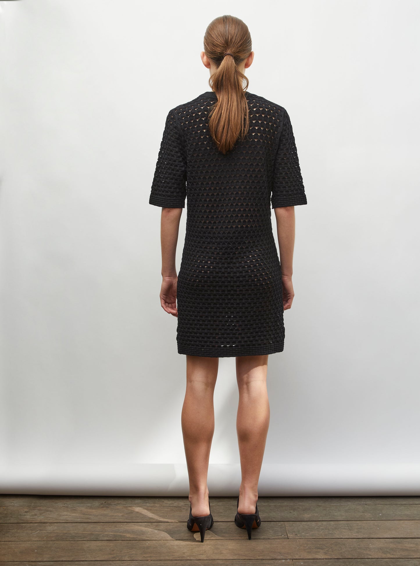 robe courte maille crochet noir profond - robe de luxe