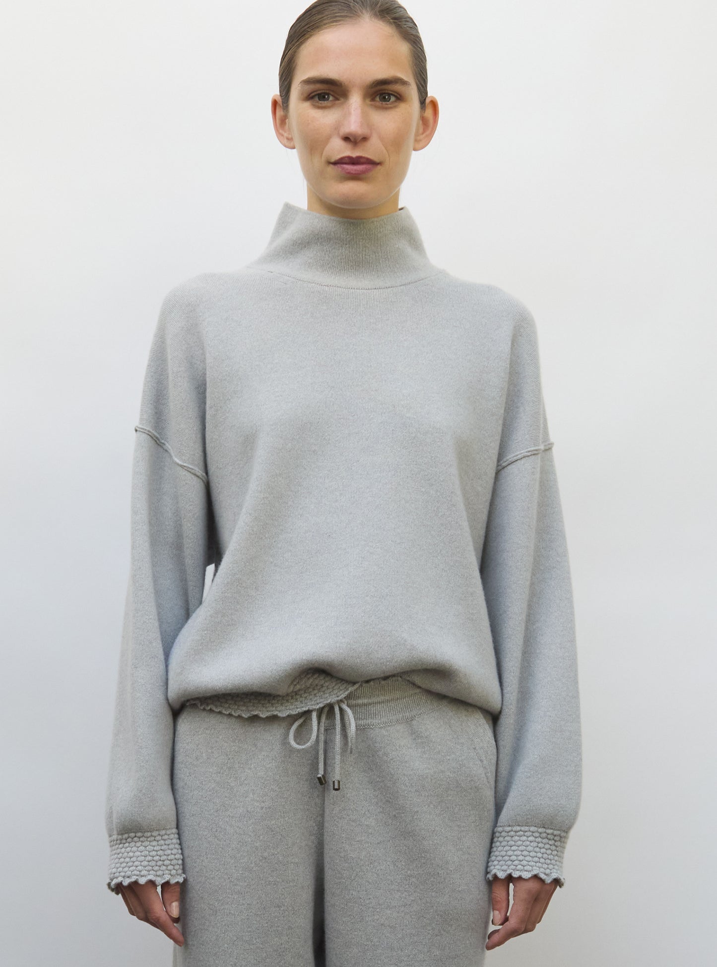 Pull montant détails smockés  gris souris - Vêtement de luxe femme