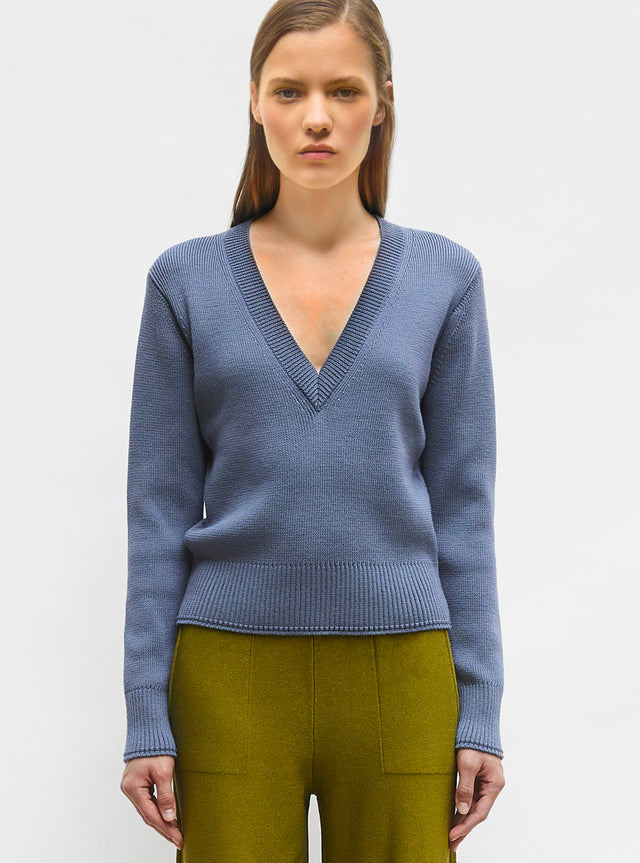 straight, v-necked sweater - Image principale