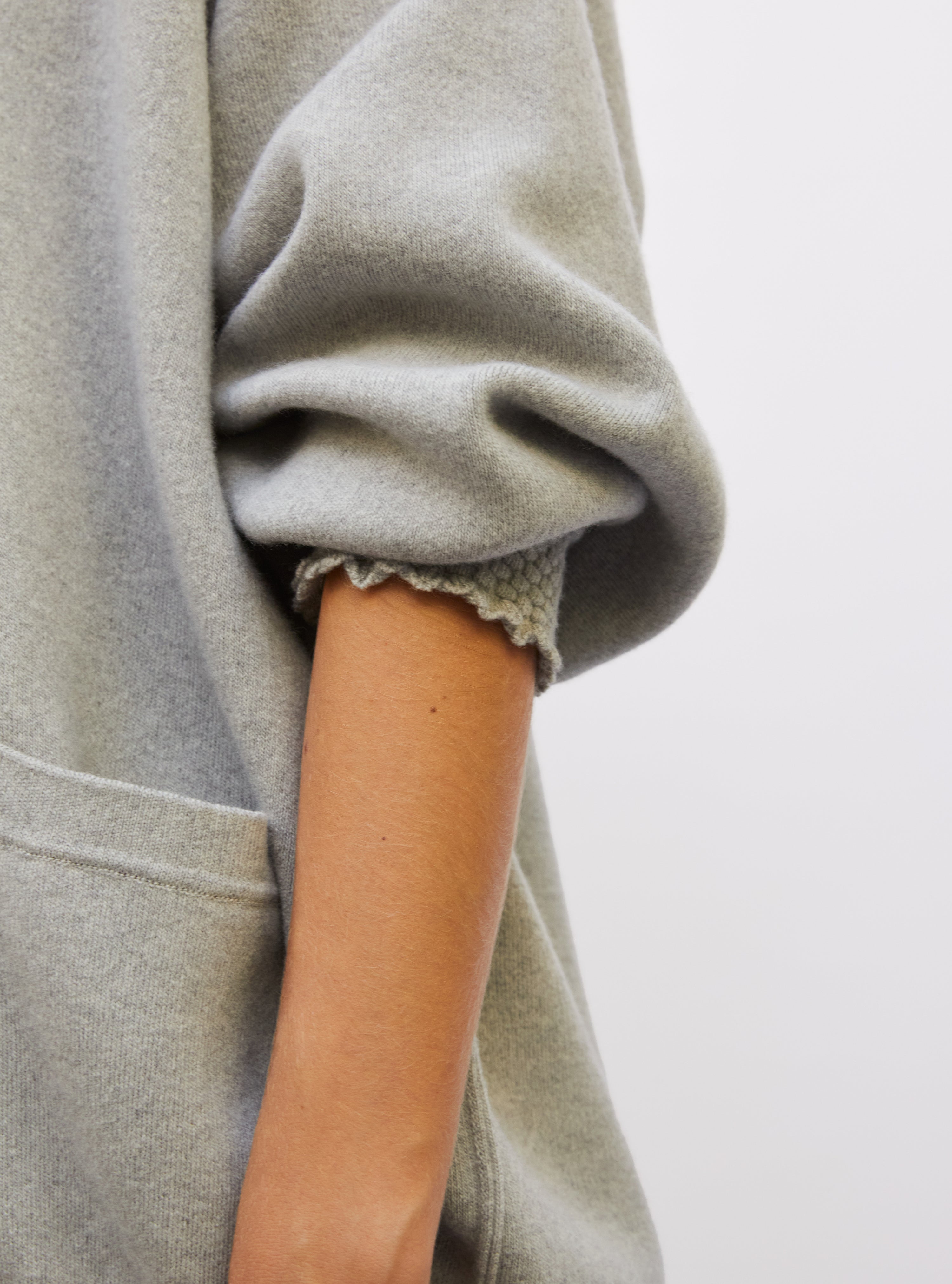 Cardigan en maille de luxe Molli - Cardigan finitions smockées gris souris