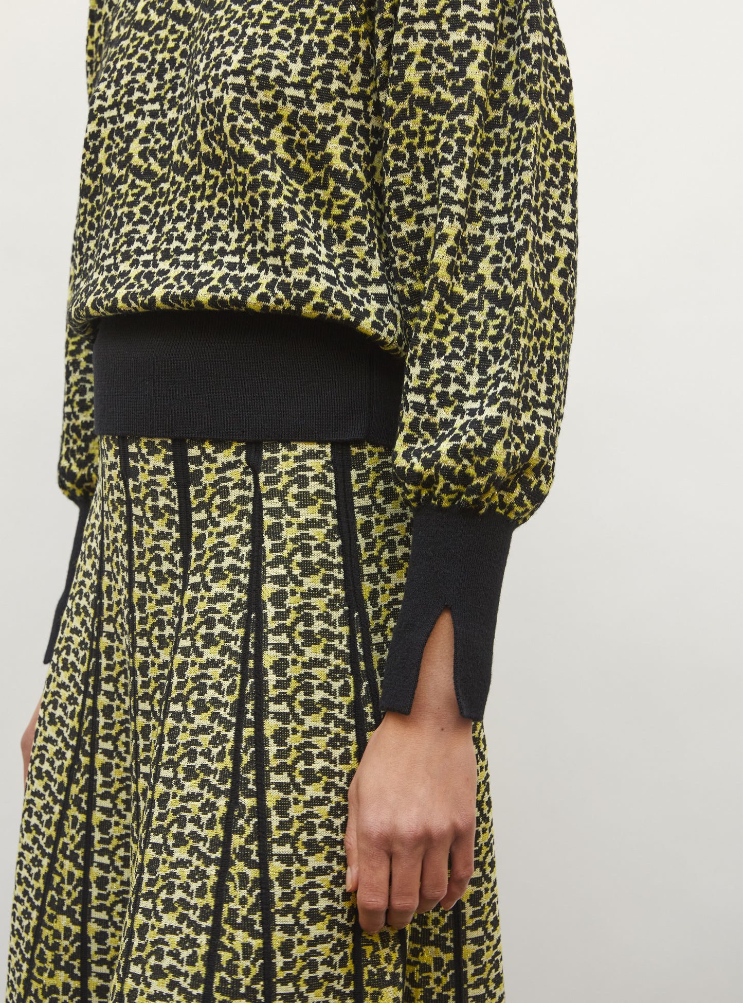 Top en maille de luxe Molli - Top fin jacquard léopard bouton d or-multi