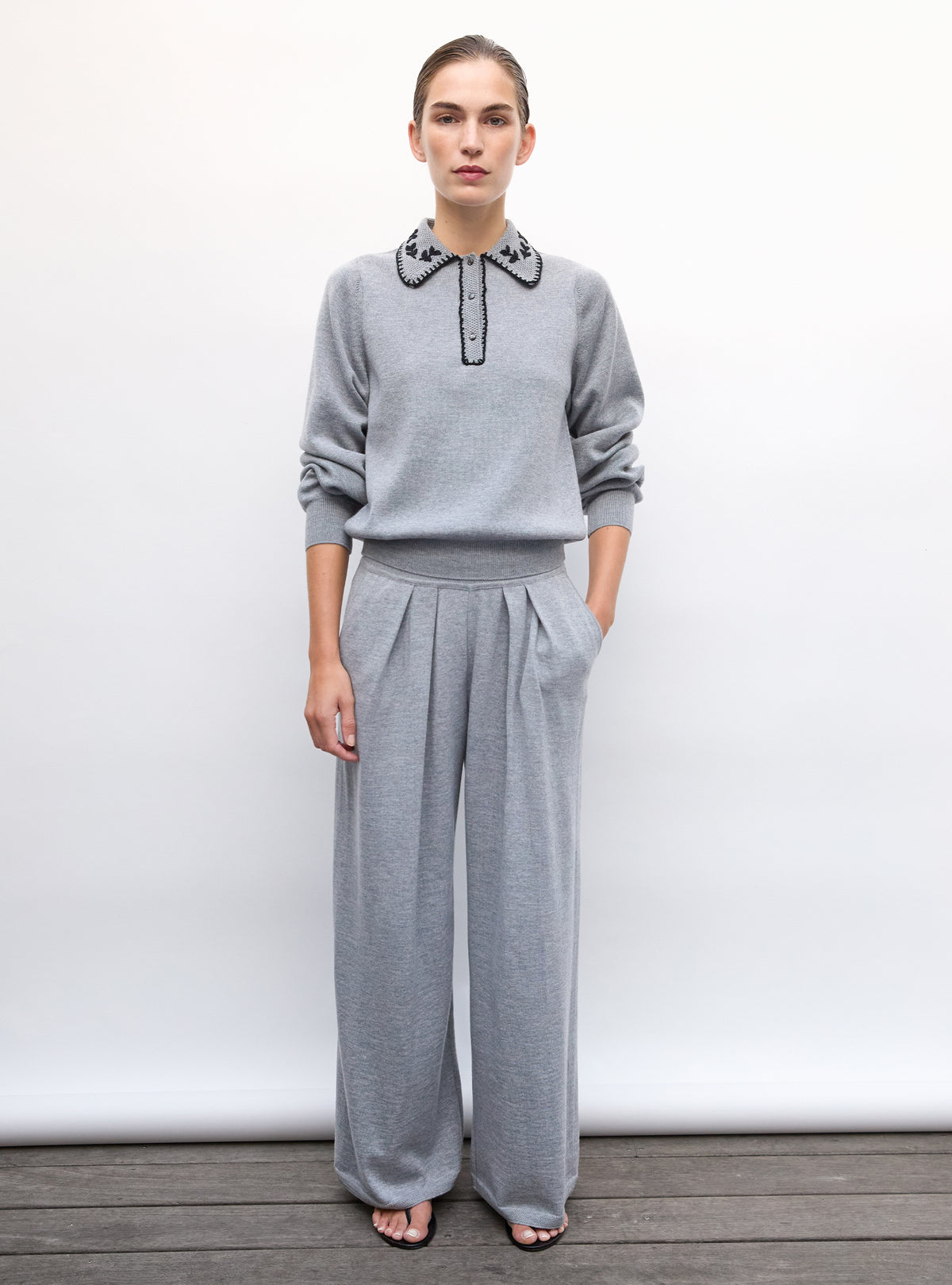 Chemise en maille brodée main gris moyen - Vêtement en maille de luxe Molli 