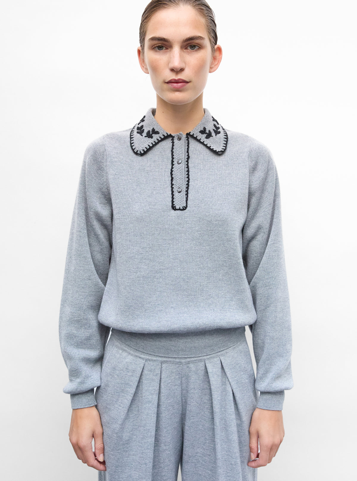 Chemise en maille brodée main gris moyen - Vêtement de luxe femme 