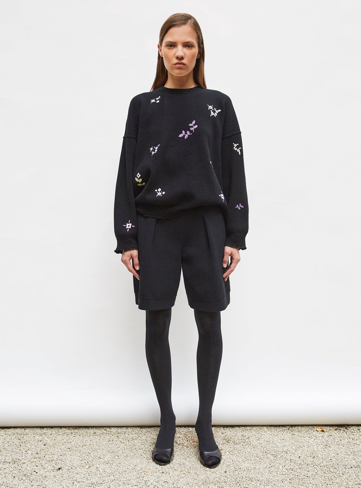 Sweat de luxe femme - Sweat loose finitions brodées noir profond-multi